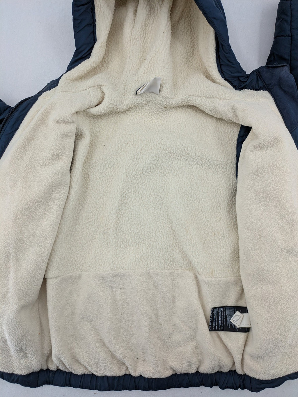 Jack Wolfskin cream and navy puffer coat with quilted design and Sherpa fleece lining.