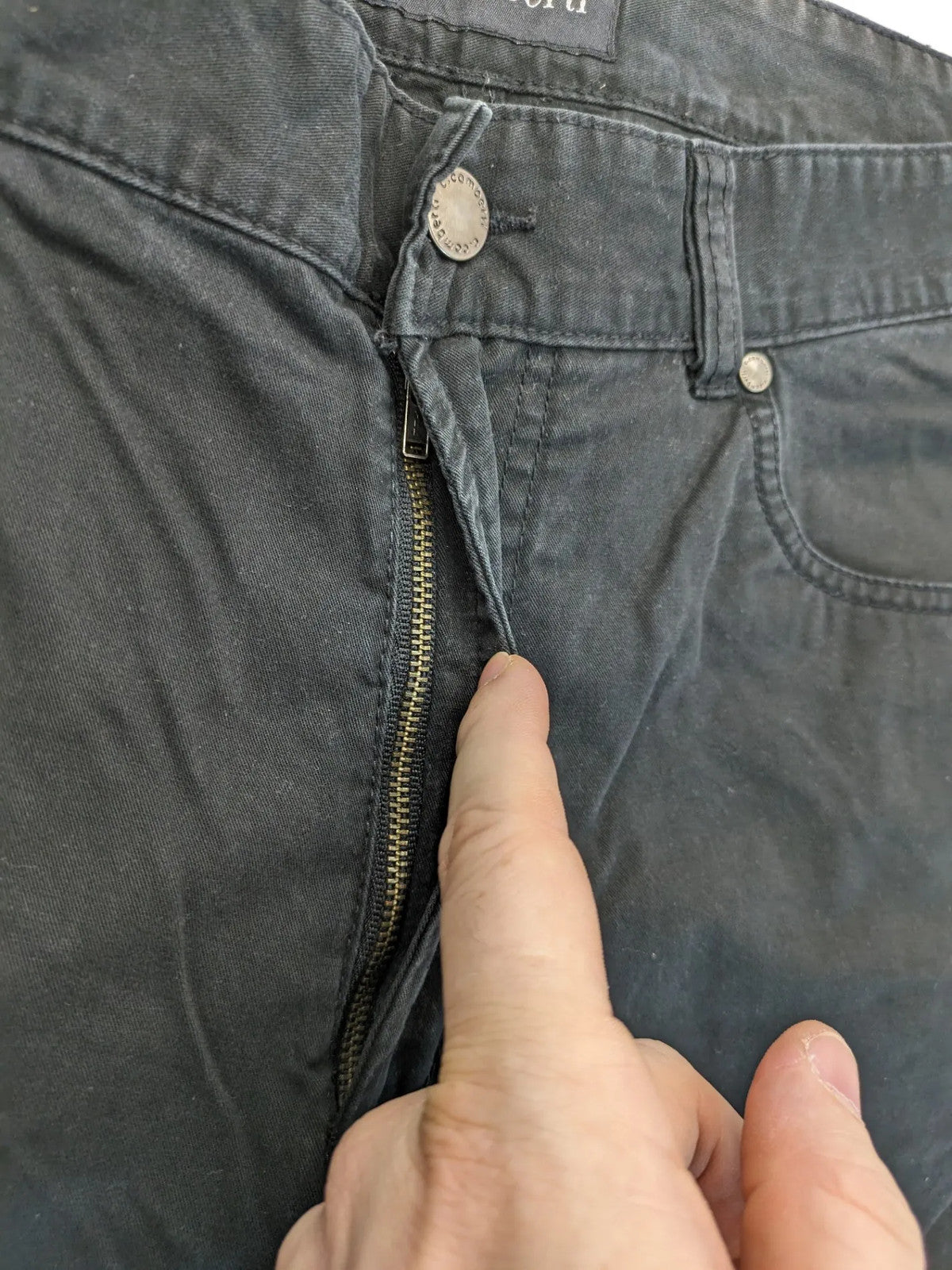 C.Comberti grey straight jeans 5-pocket design made of stretch cotton.