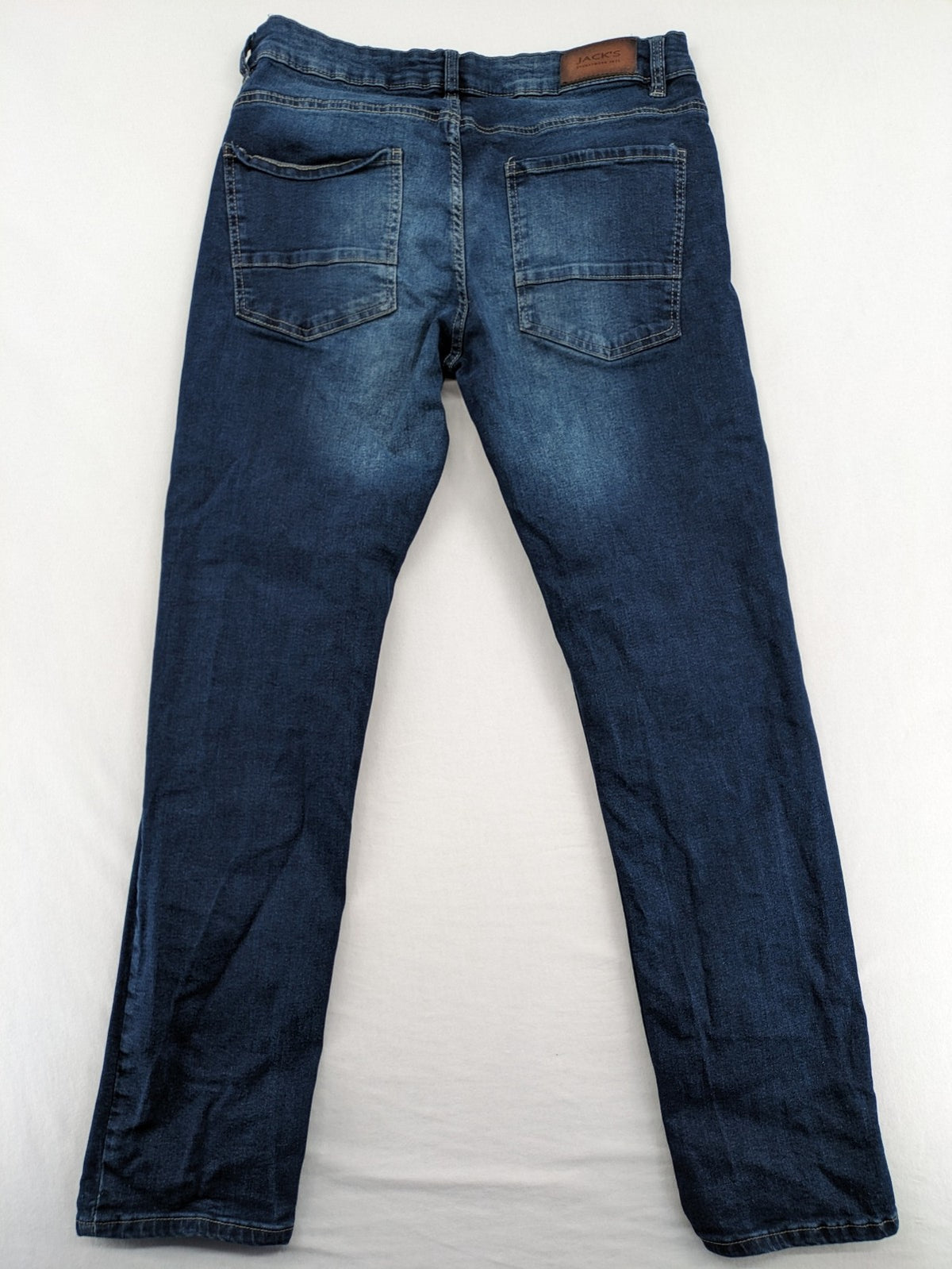 Jack's blue tapered jeans with light wash, 98% cotton, 2% elastane blend.