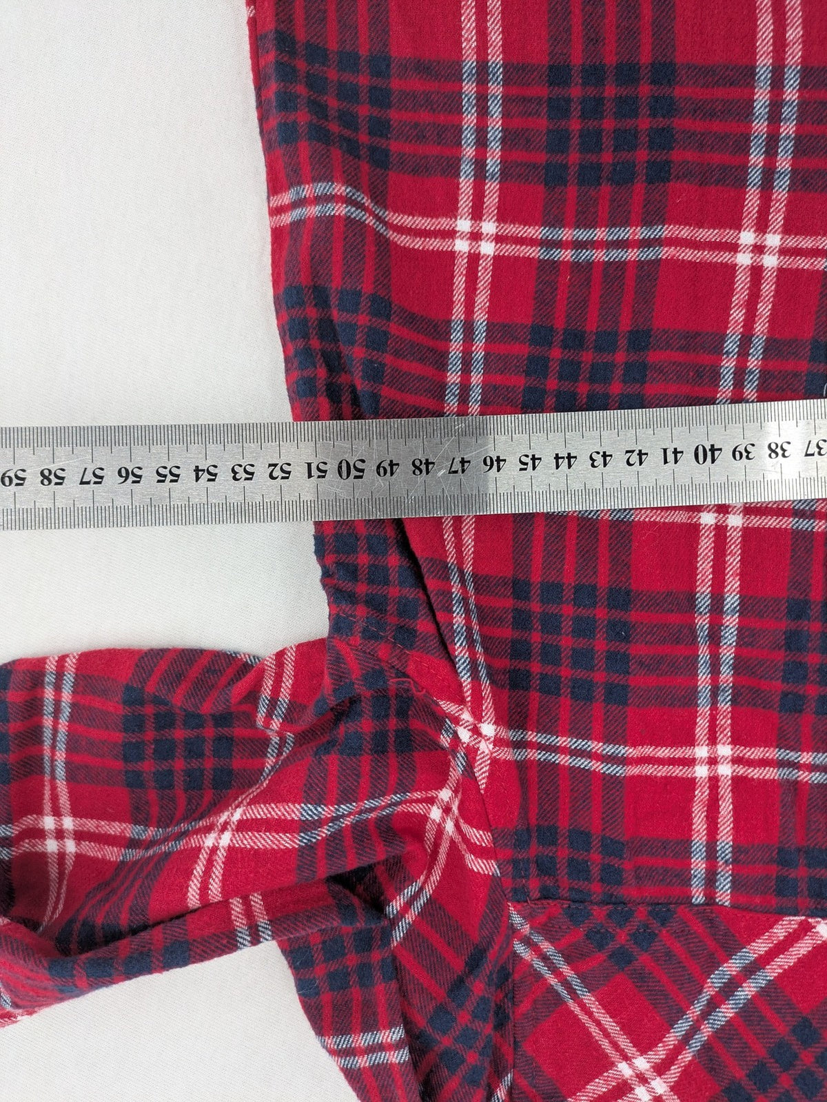 Baumwolle red check flannel shirt long sleeve with two chest pockets and button-down collar.