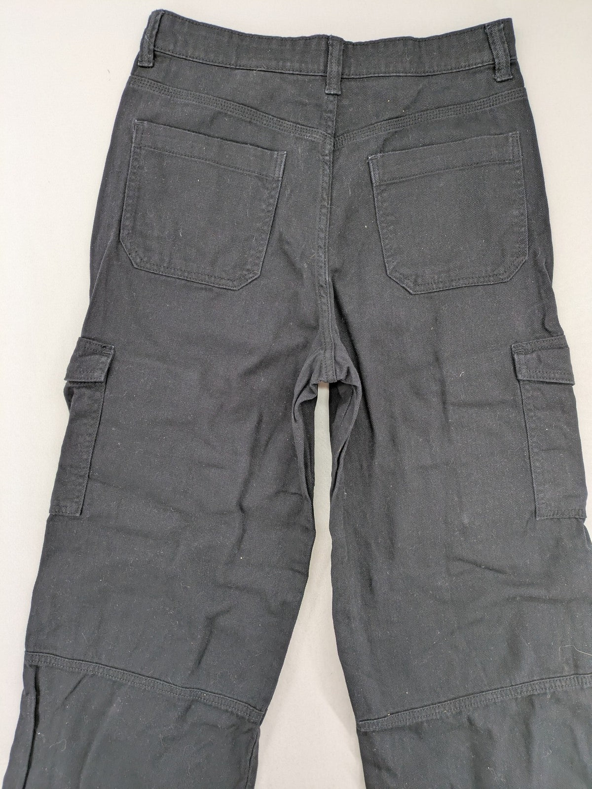 H&M Divided black cargo pants high waist cotton with multiple pockets and straight leg.