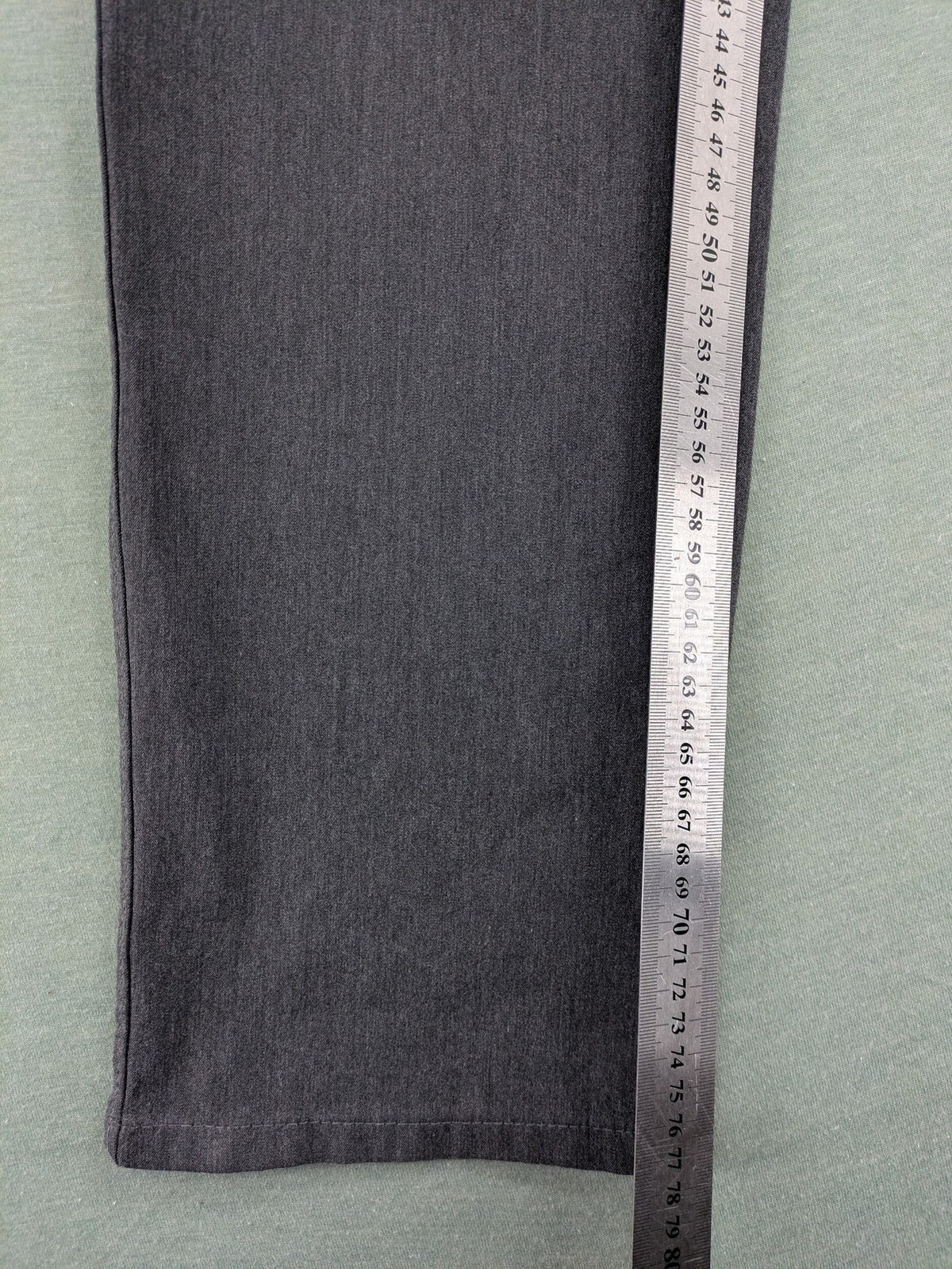 BRAX pants pink 5-pocket design with stretch material and logo detail.