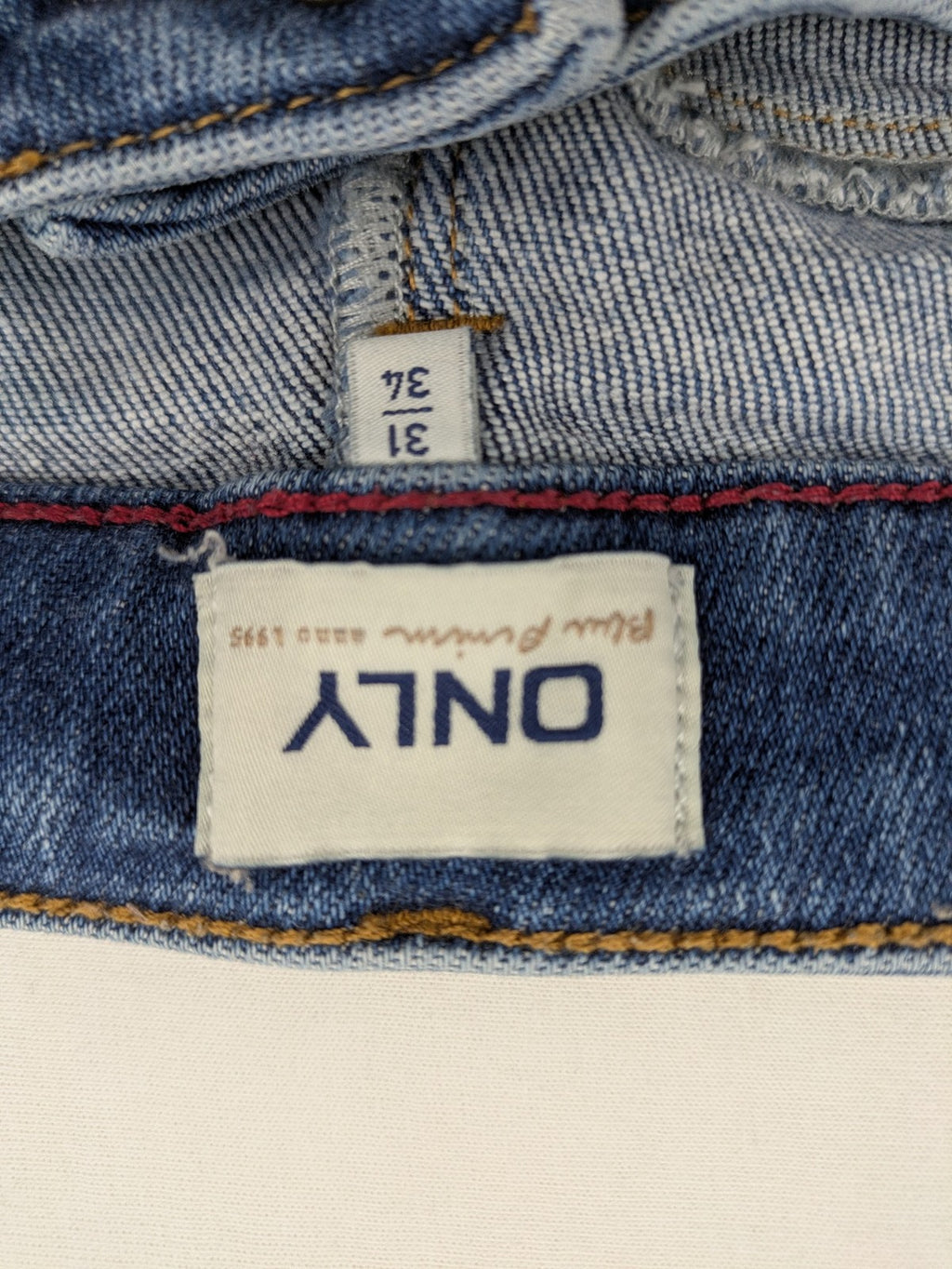 ONLY blue skinny jeans high waist with classic 5-pocket design and zip fly.