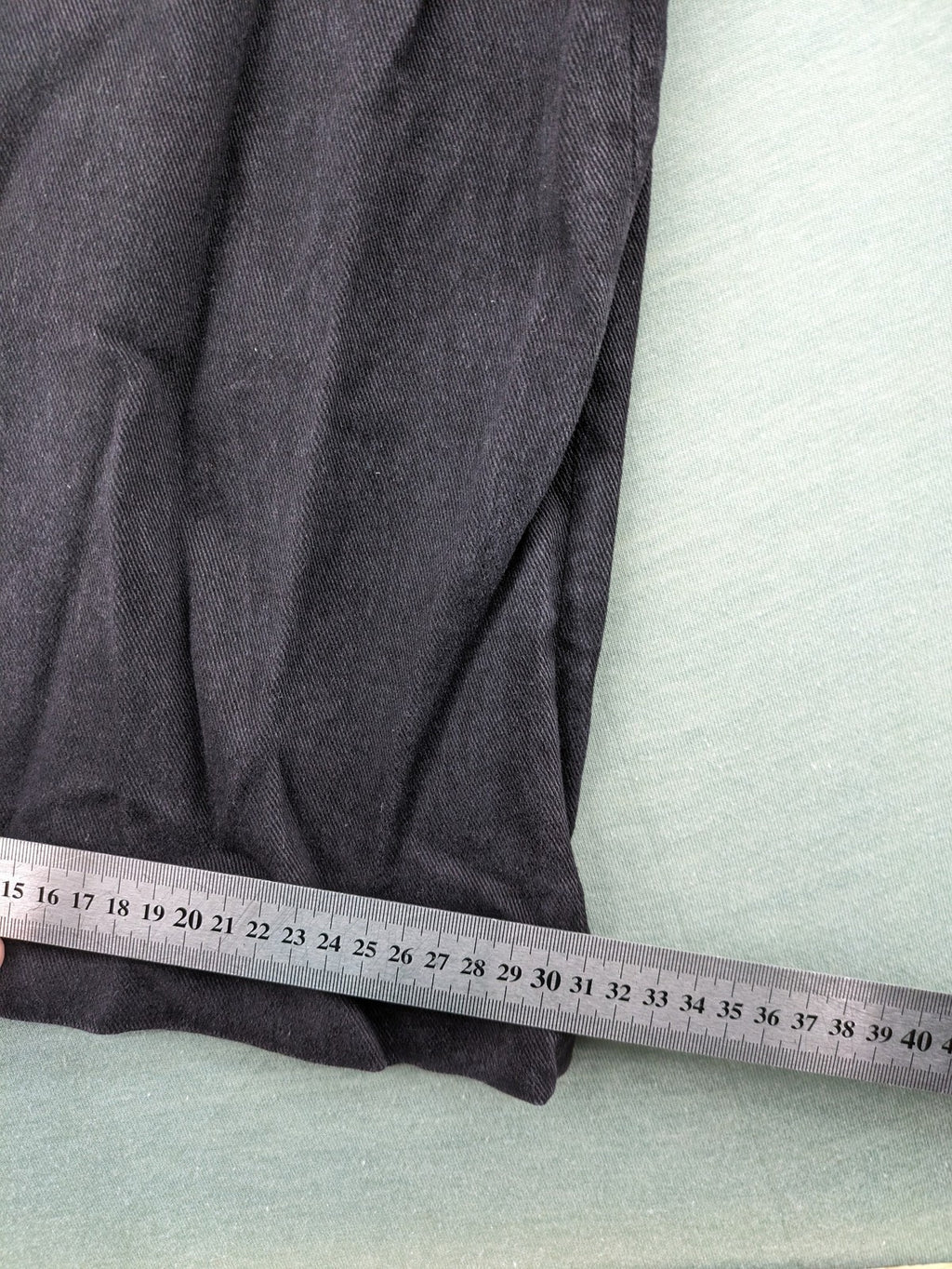 Tailor black culotte pants high waist wide leg with discreet back zipper.