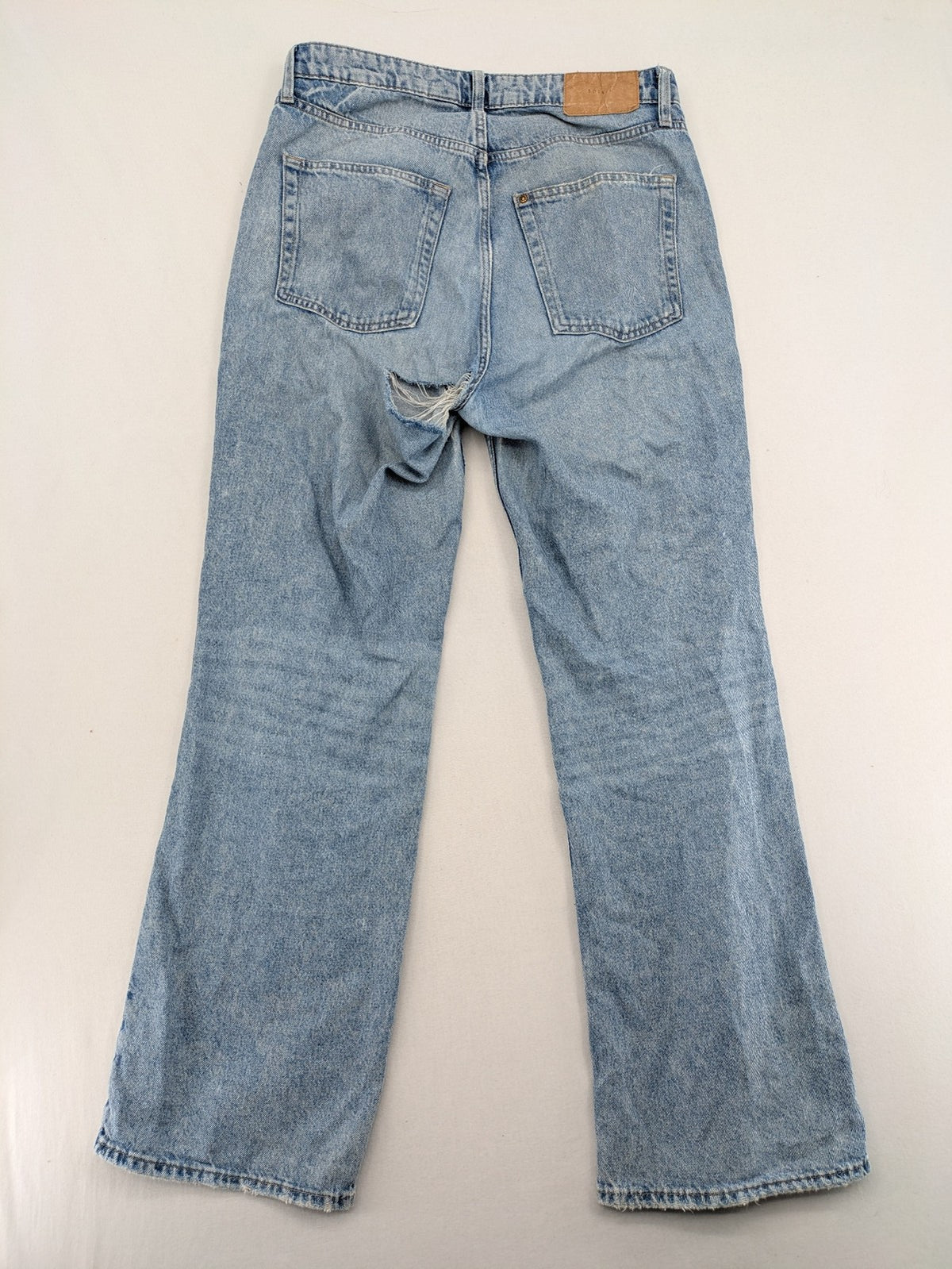 H&M blue wide leg jeans with distressed details and high waist, 100% cotton.