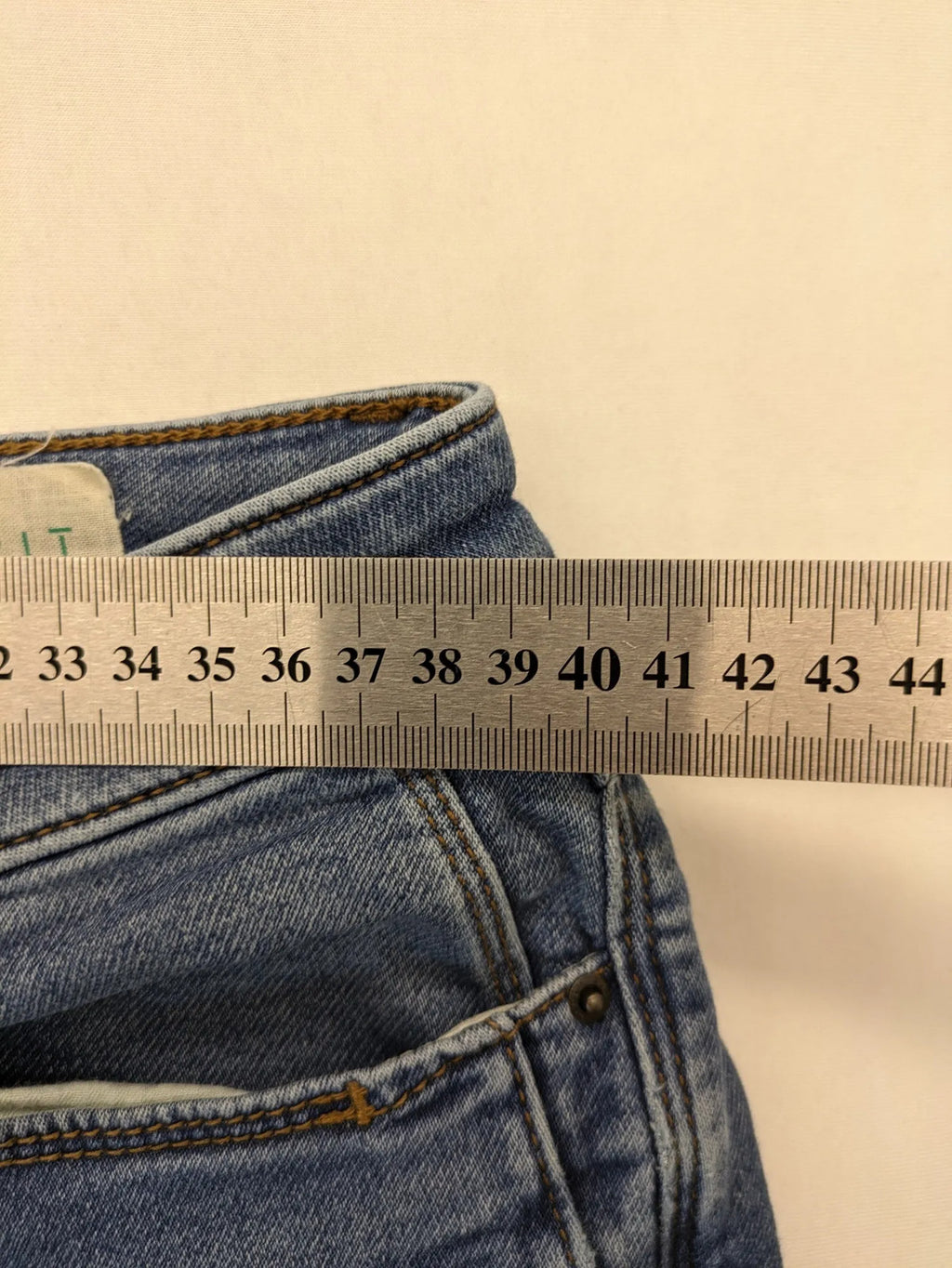 Esprit pink skinny jeans 5-pocket design with zipper, made from organic cotton blend.