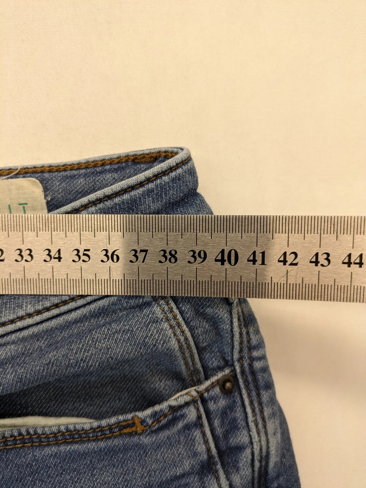 Esprit pink skinny jeans 5-pocket design with zipper, made from organic cotton blend.