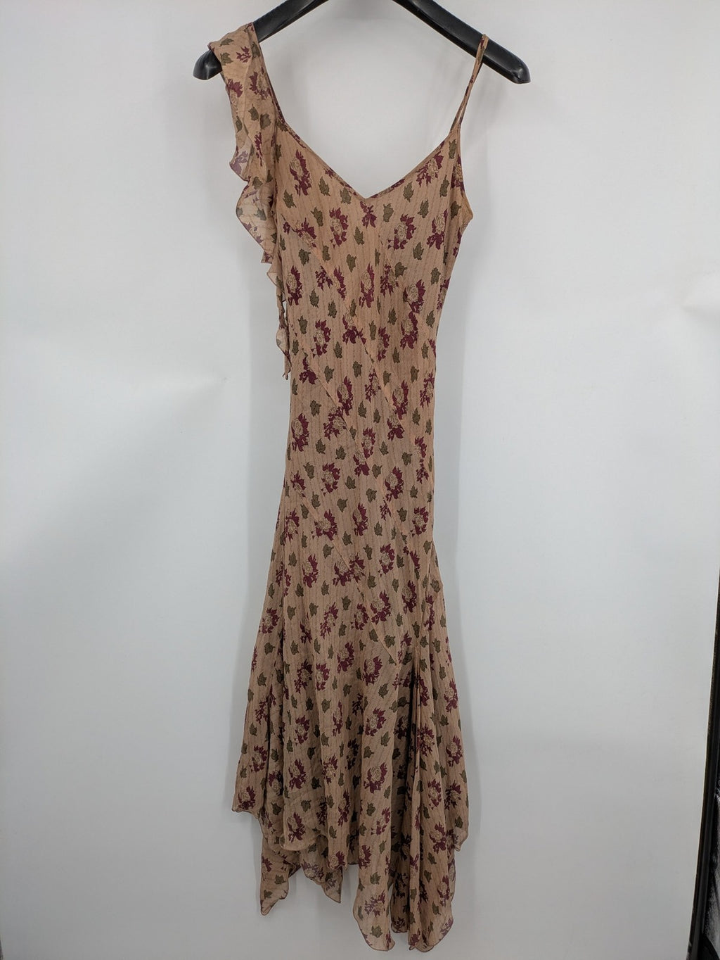 Zara Woman beige bridal party dress with floral pattern and asymmetrical ruffle details.