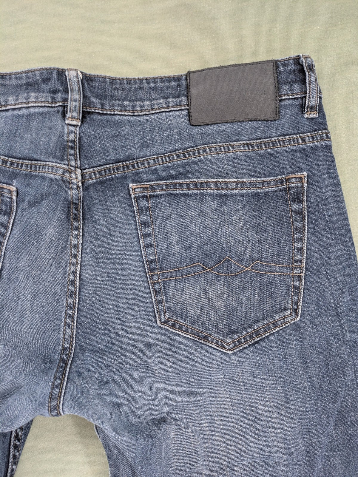 C&A blue straight jeans with classic 5-pocket design and stretch denim material.