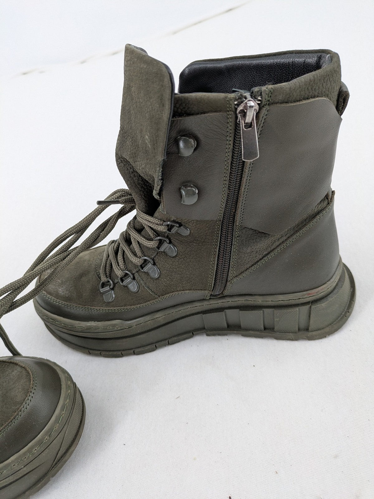 IL PASSO grey khaki motorcycle boots with side zipper and decorative lacing, leather material.