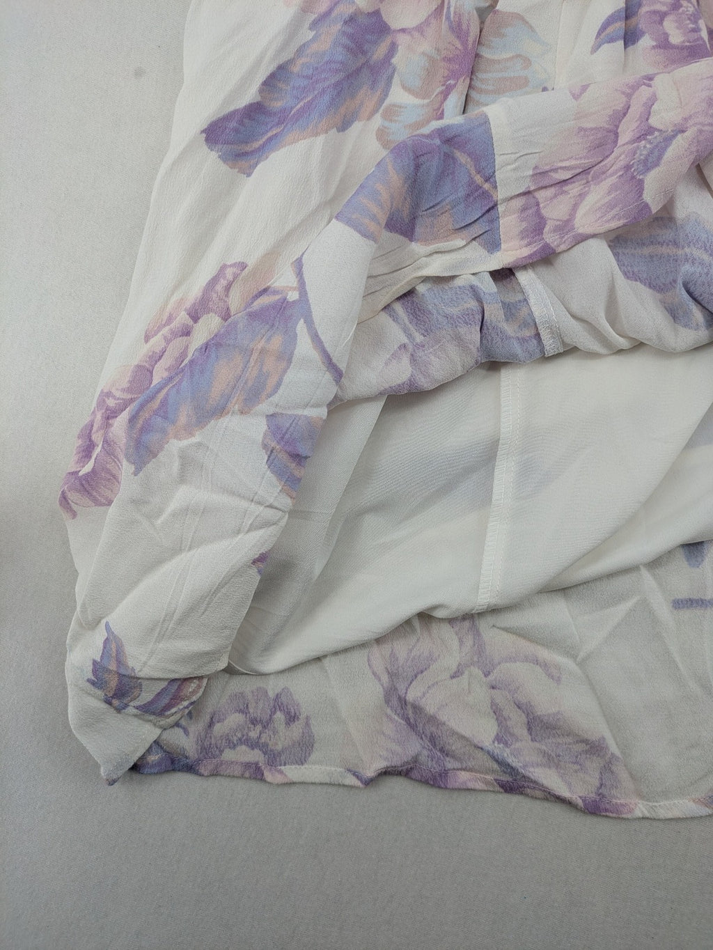 Forever 21 women's midi dress white with blue and purple floral pattern, smocked bodice, puff sleeves.