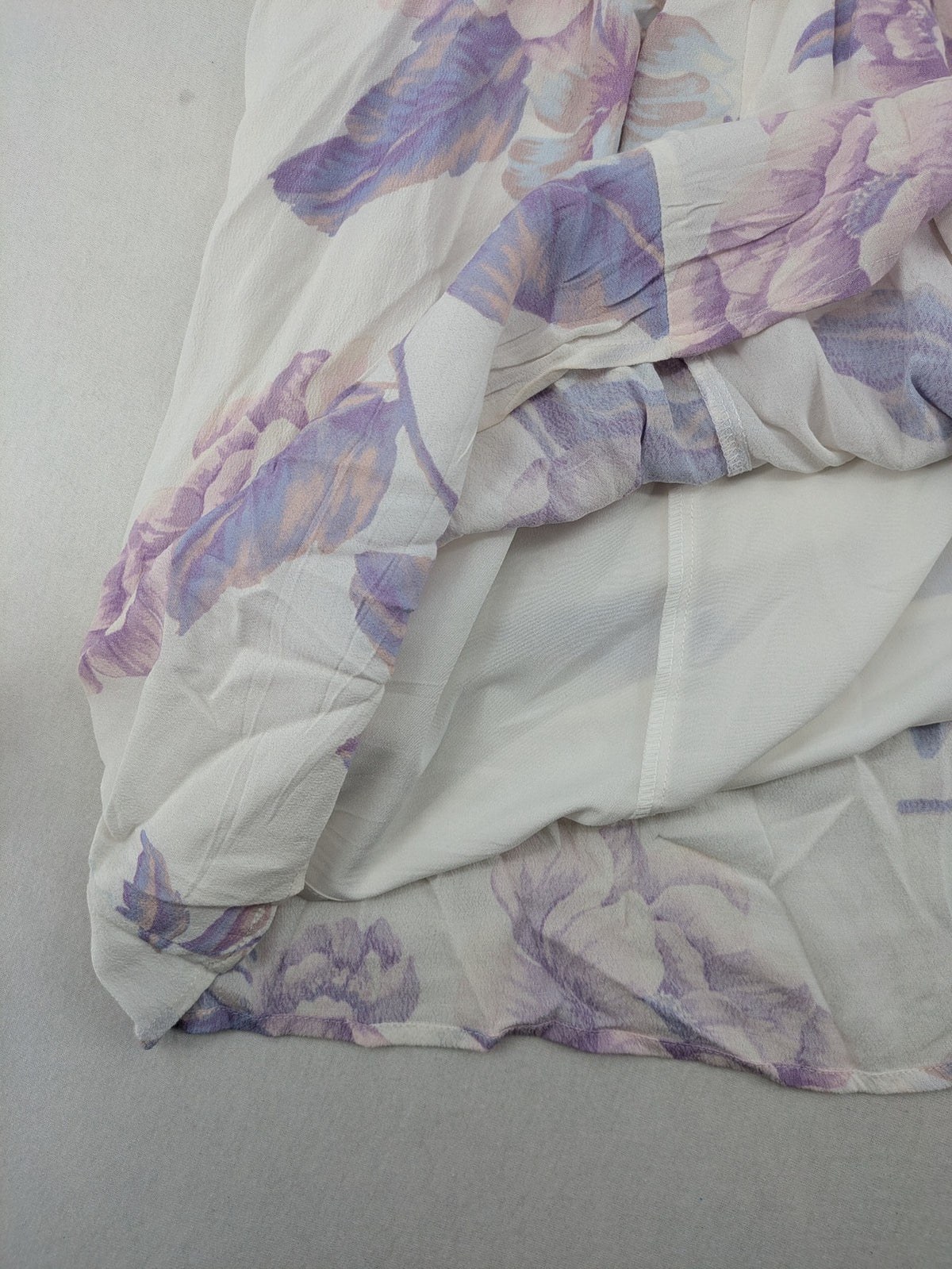 Forever 21 women's midi dress white with blue and purple floral pattern, smocked bodice, puff sleeves.