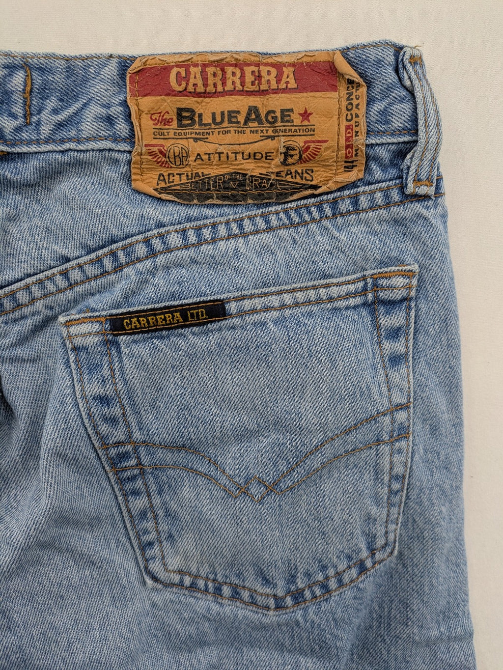 Carrera straight jeans light blue vintage stonewash, button fly, 5-pocket design, logo patch.