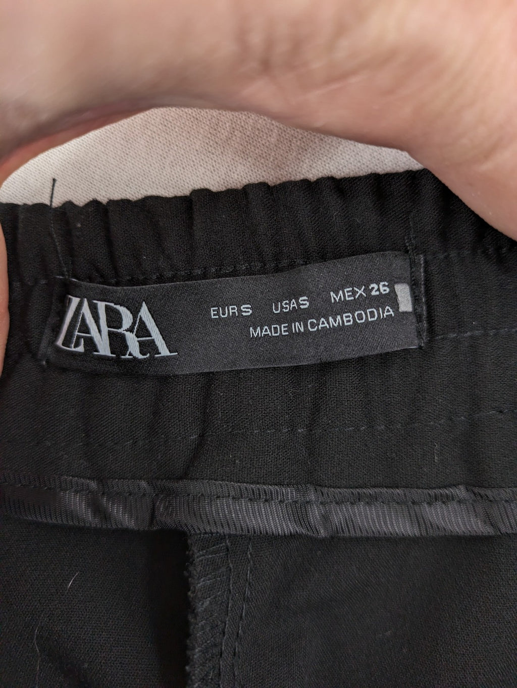 Zara black culotte pants high waist with elastic waistband and wide leg design.