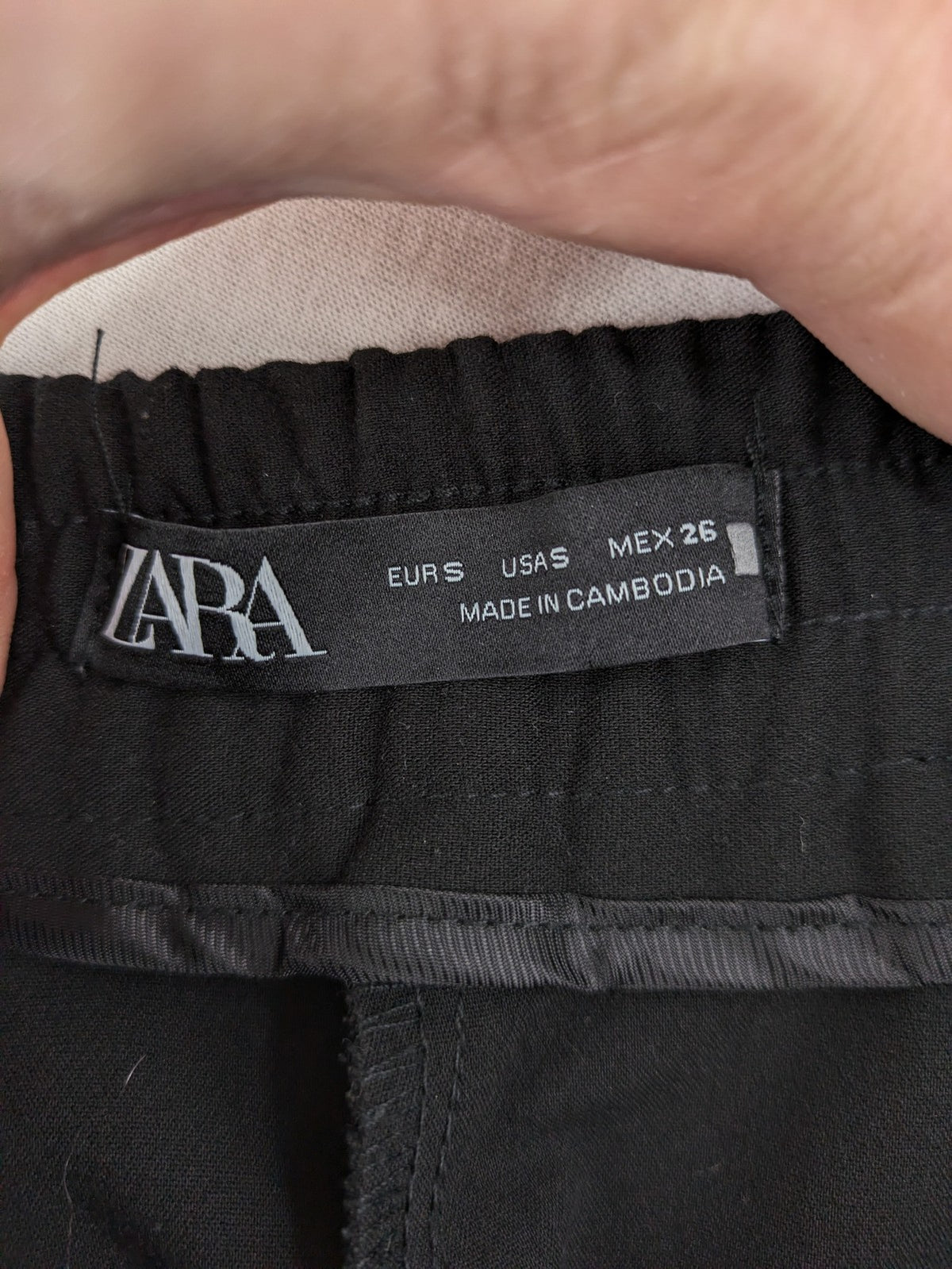 Zara black culotte pants high waist with elastic waistband and wide leg design.