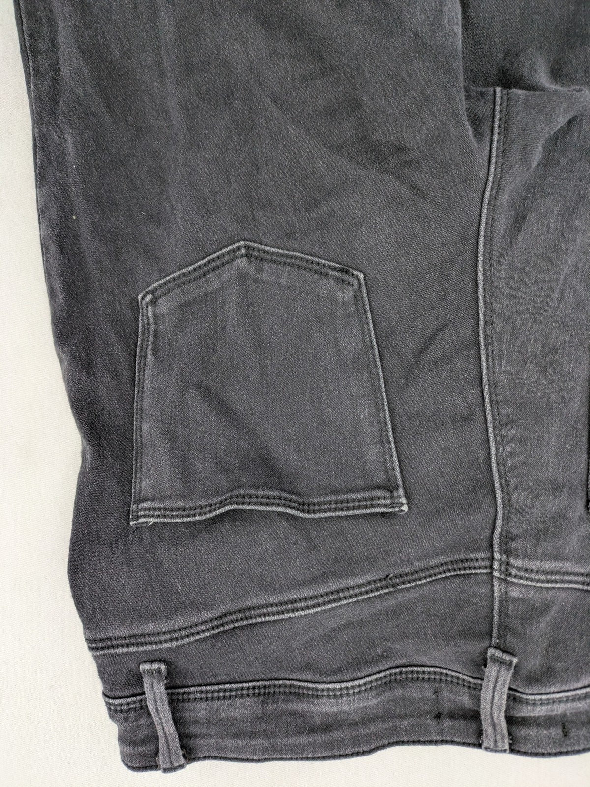 Denim & Co. skinny jeans black washed 5-pocket style with stretch material