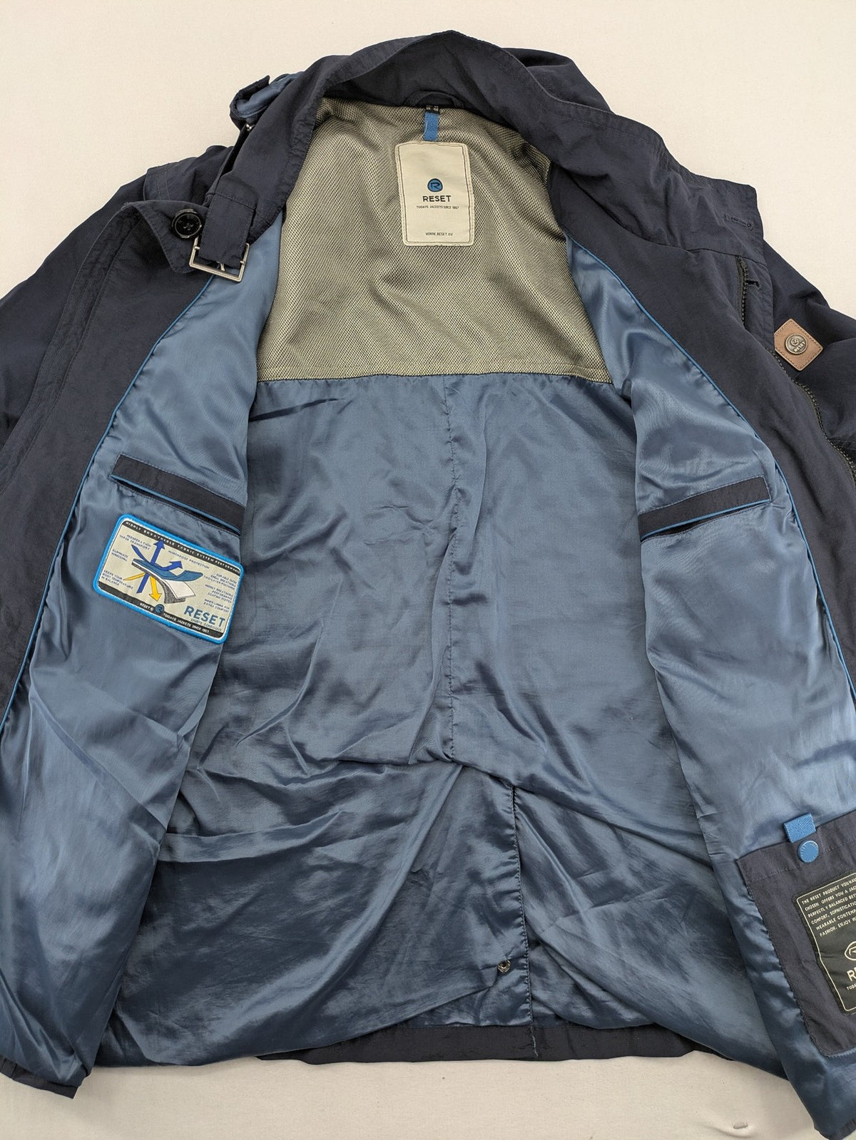 Reset navy parka jacket windproof with adjustable hood and zippered chest pocket.