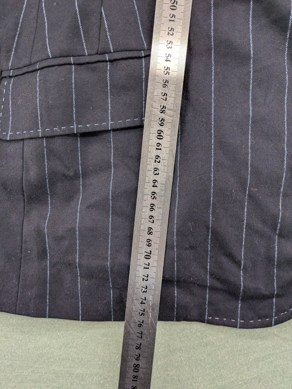 Bogner grey blazer with black pinstripes and contrast stitching, made of 100% virgin wool.