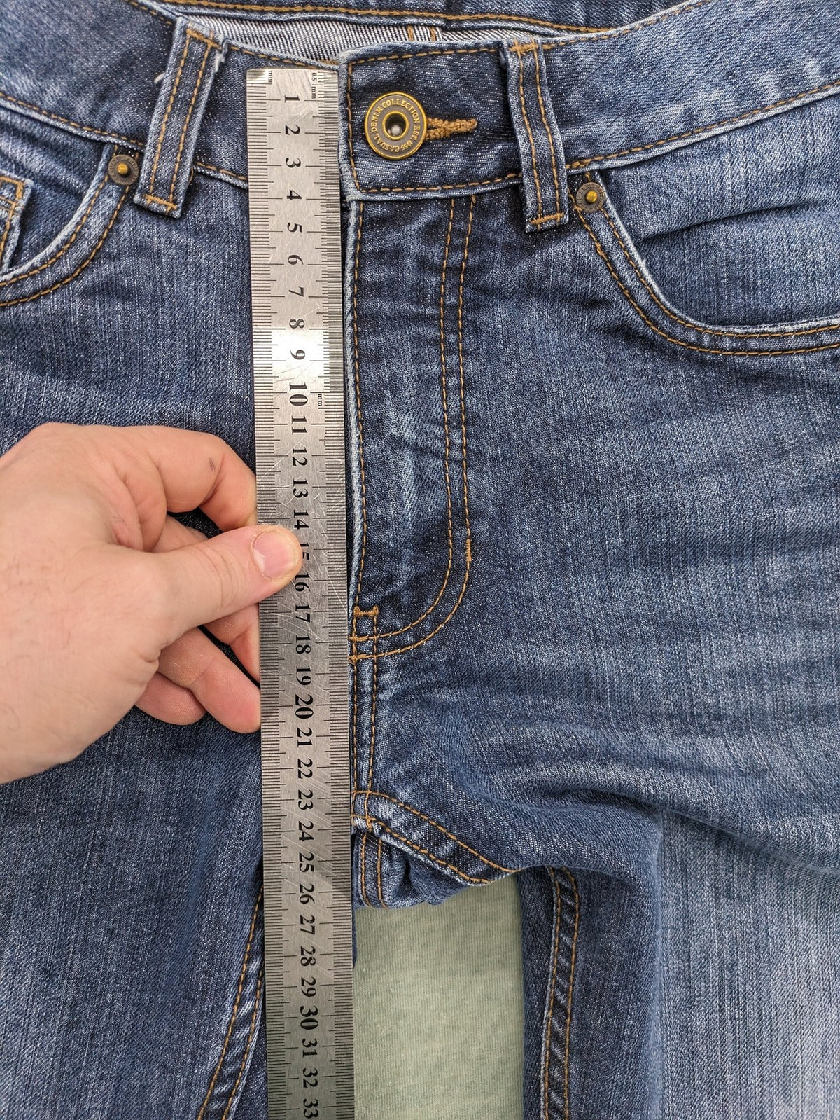 Charles Vögele blue straight jeans with classic 5-pocket style and regular waist.