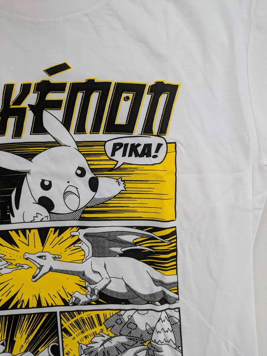 Pokémon multi graphic t-shirt featuring Pikachu, Glurak, Turtok, and Bisaflor in comic design.