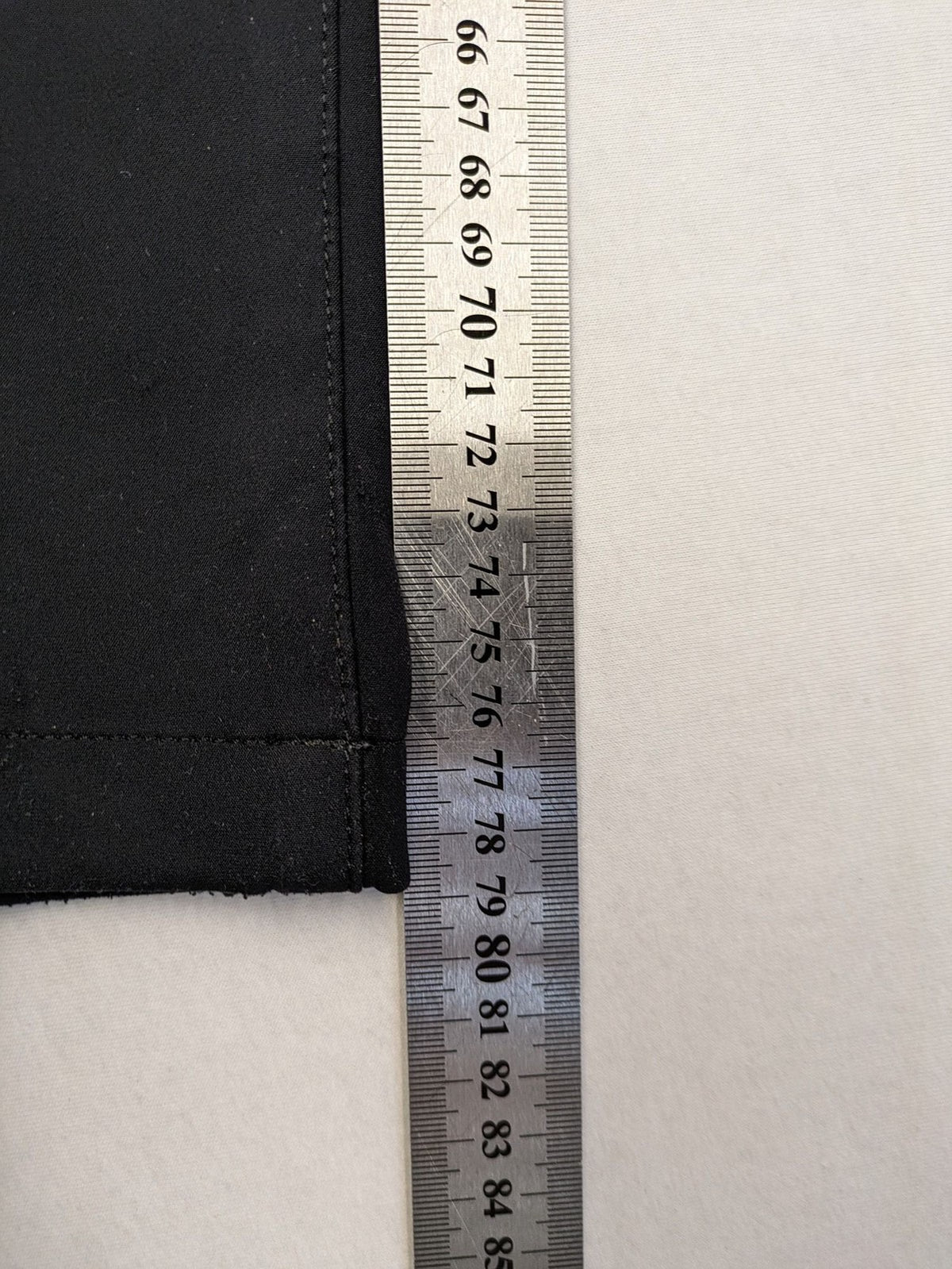 Sportalm Kitzbühel grey pants slim fit with embroidered back pockets and side zipper.