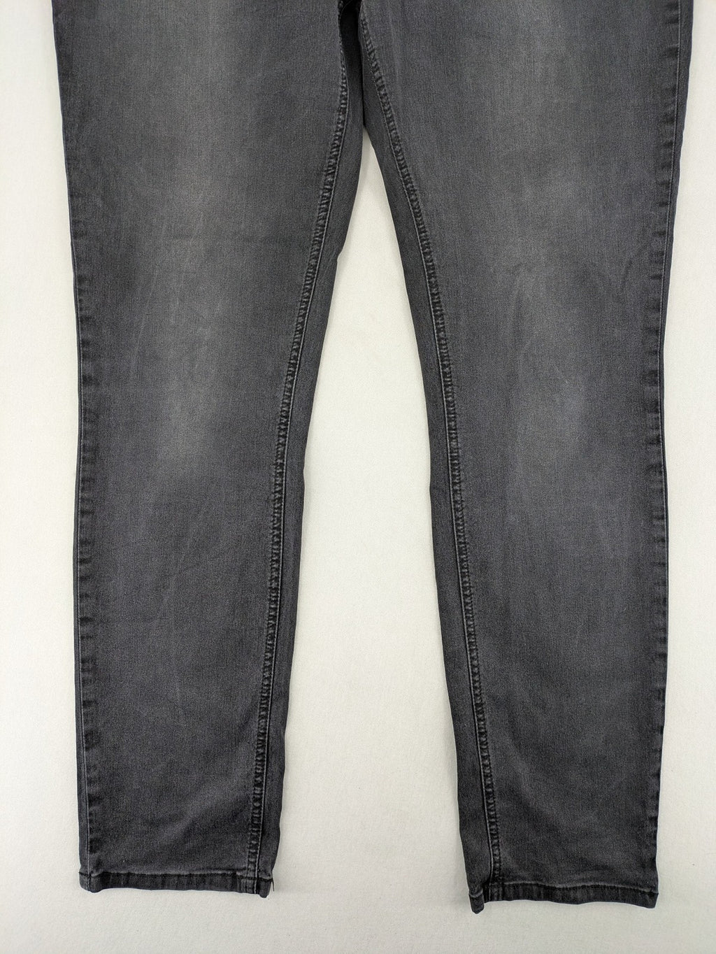 Bpc Selection grey maternity jeans, stretch denim, classic 5-pocket style, elastic waistband.