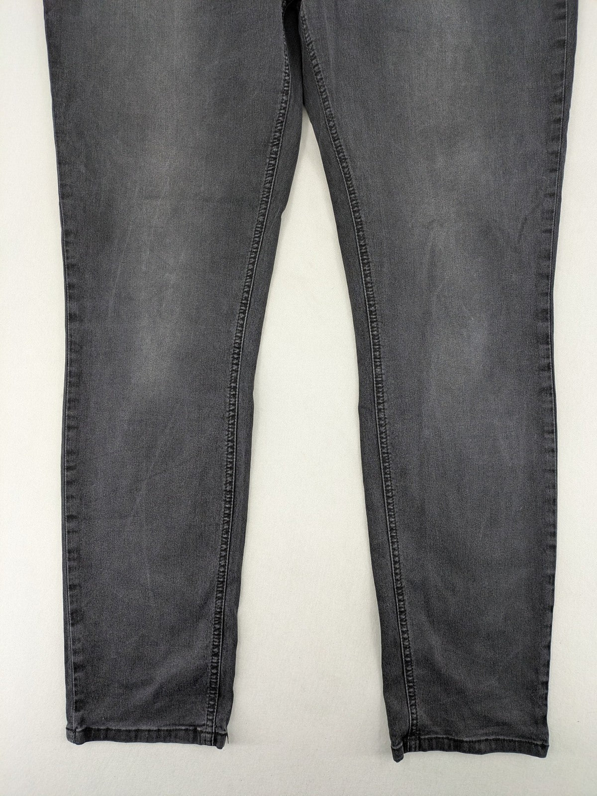 Bpc Selection grey maternity jeans, stretch denim, classic 5-pocket style, elastic waistband.