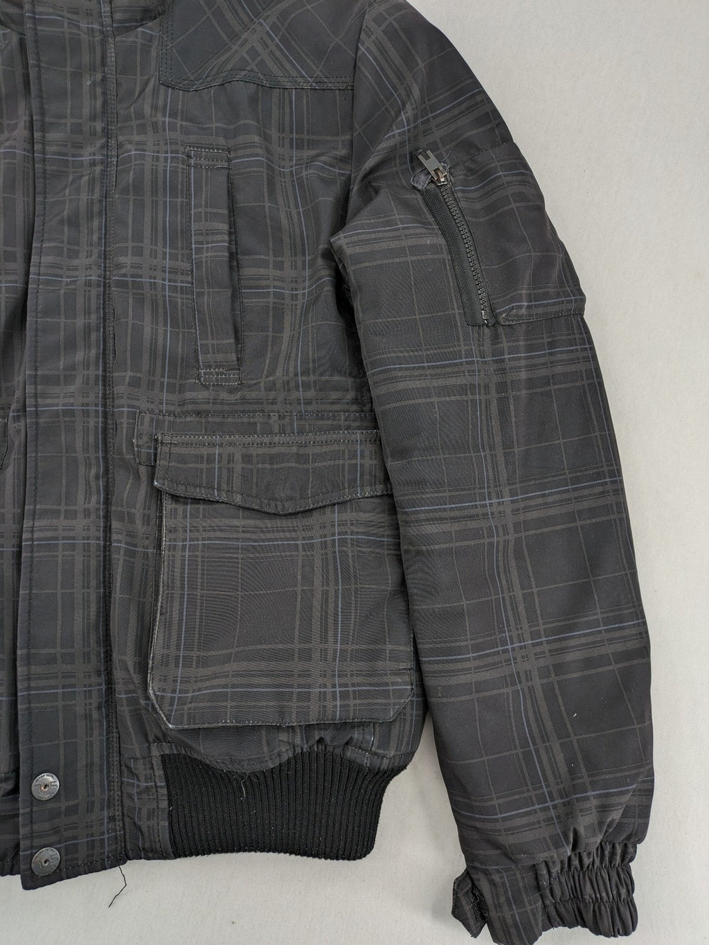 Jack & Jones grey checkered winter jacket with hood, quilted lining, and zip closure.
