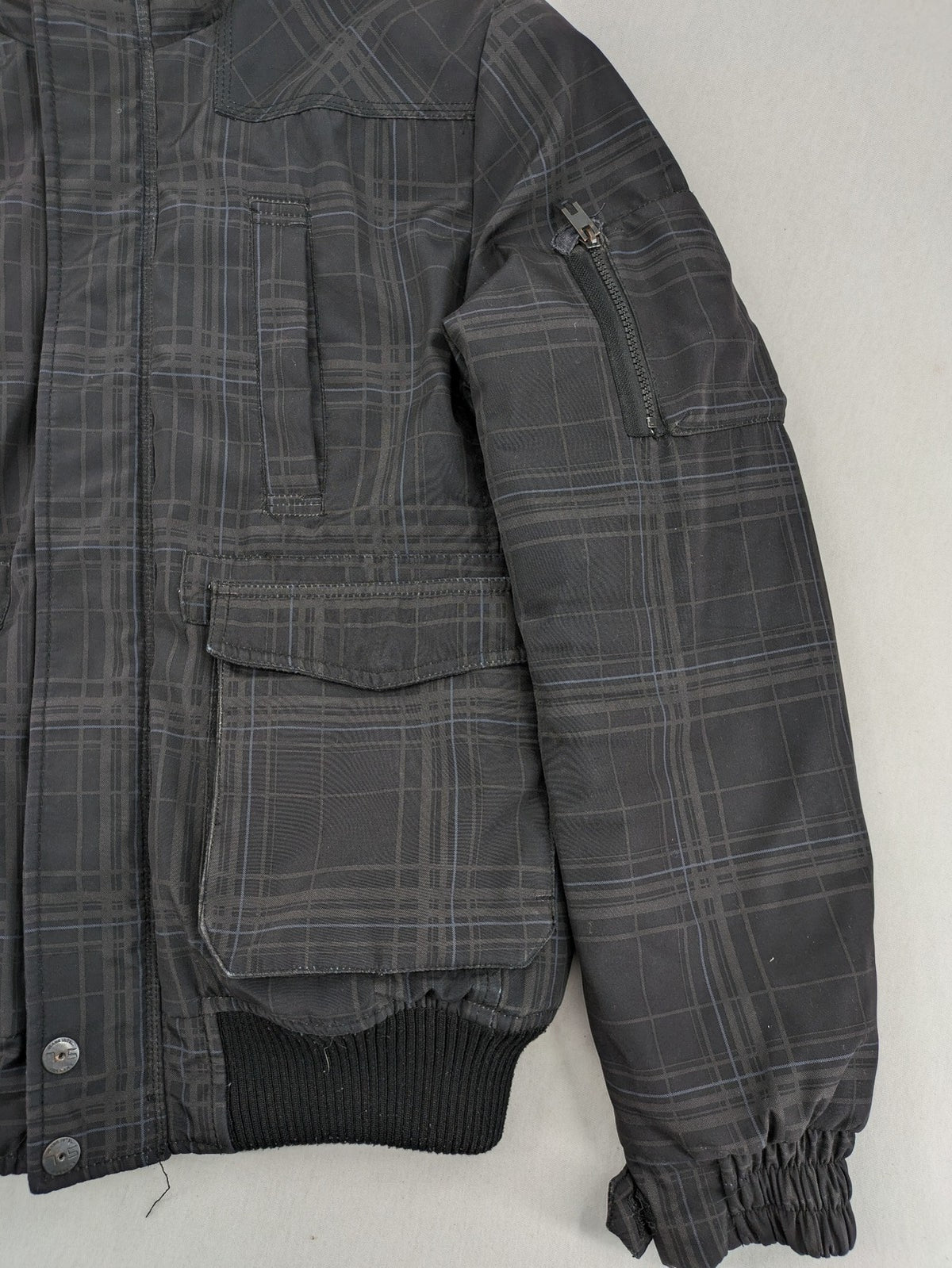 Jack & Jones grey checkered winter jacket with hood, quilted lining, and zip closure.
