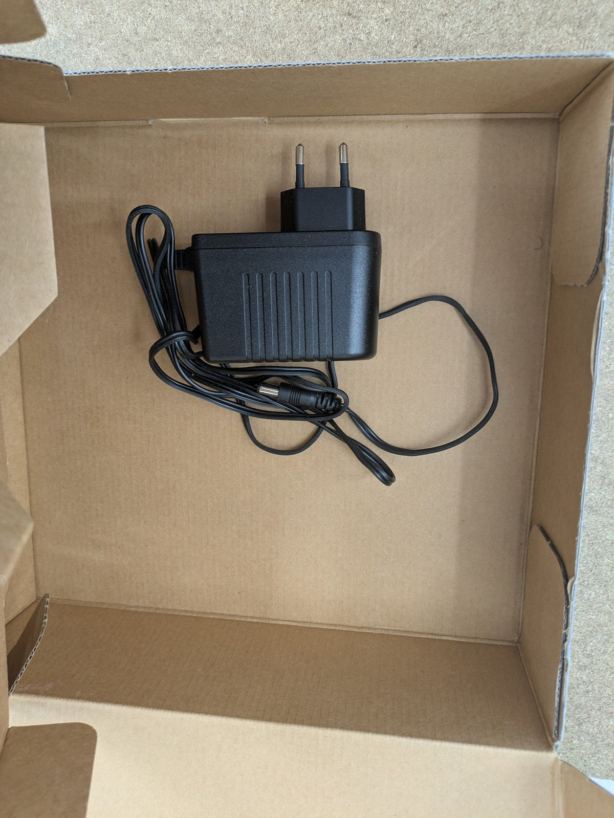 AVM black wireless router with integrated DSL modem and 1&1 logo.