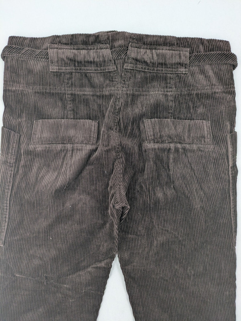 Alma & Lovis brown cord pants paperbag style with belt, made from organic cotton.