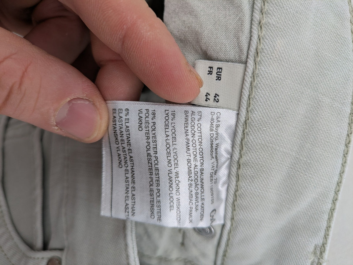 C&A grey slim fit straight jeans with classic 5-pocket design and zipper.