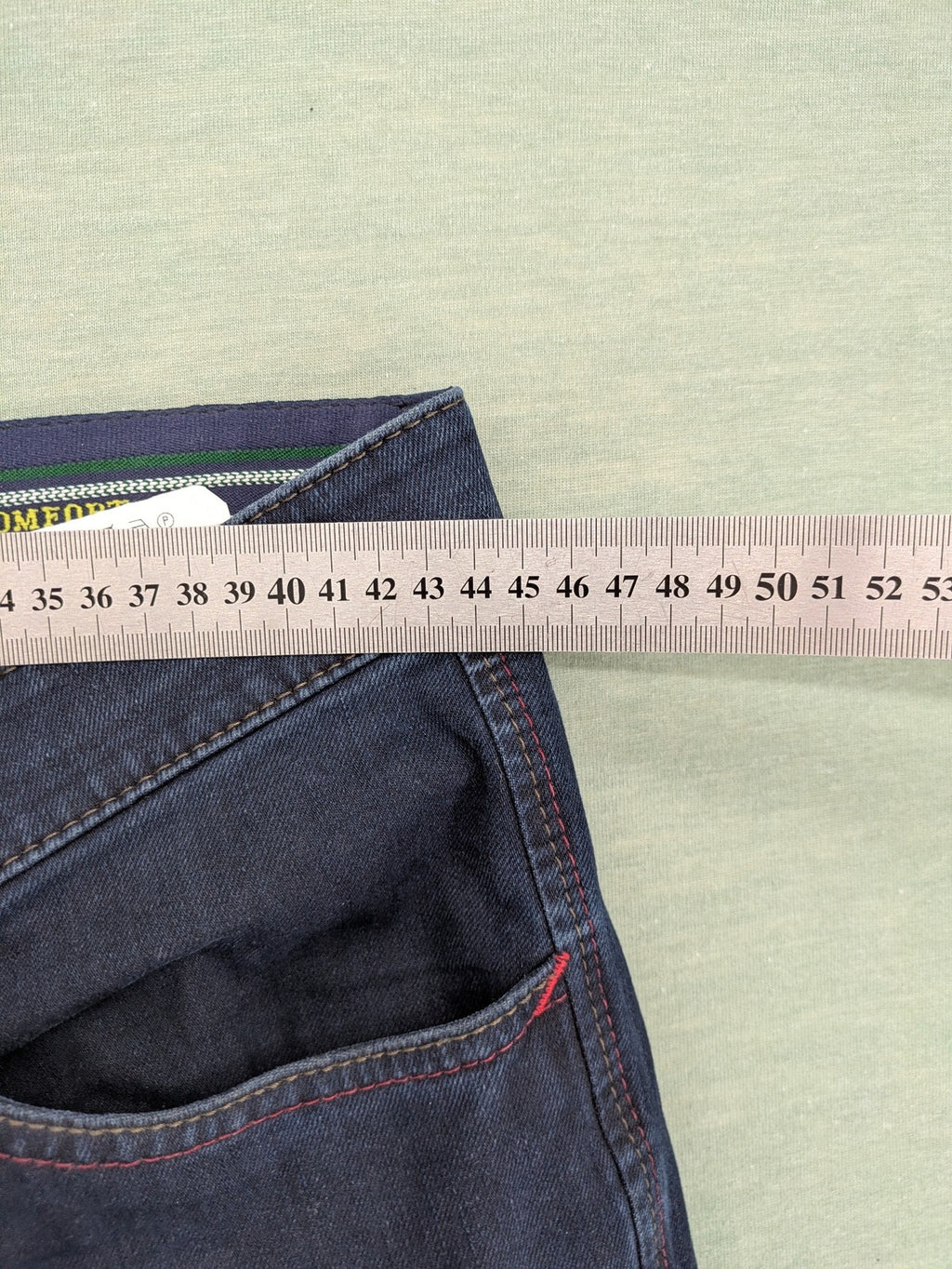 Club of Comfort pink straight jeans 5-pocket design with stretch cotton material.