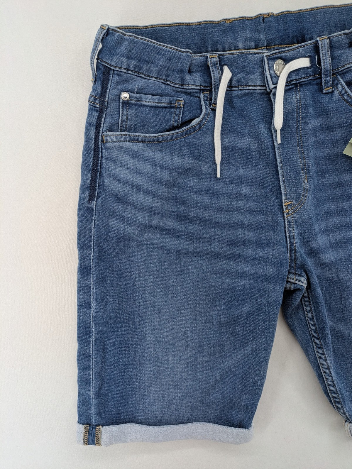 H&M blue denim shorts with adjustable drawstring, rolled hem, classic 5-pocket design.