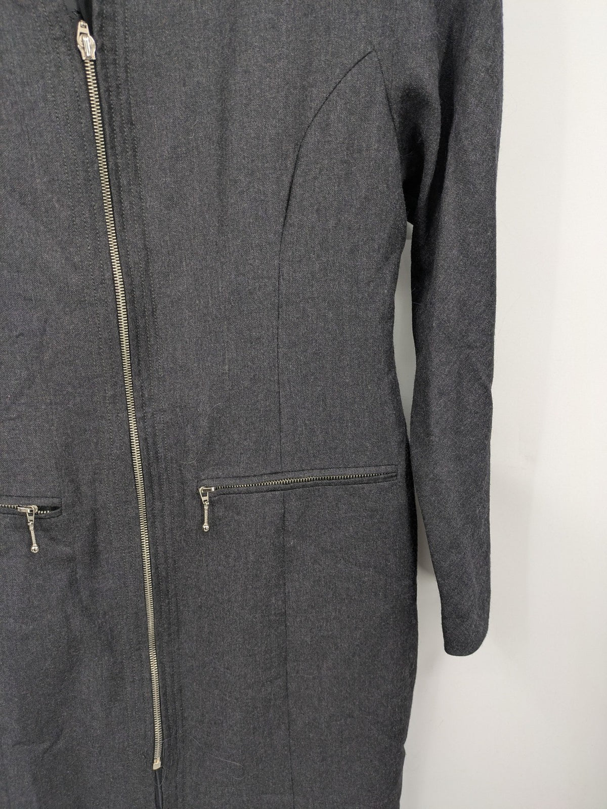 Schurwolle grey vintage coat dress with standing collar and two-way zipper.