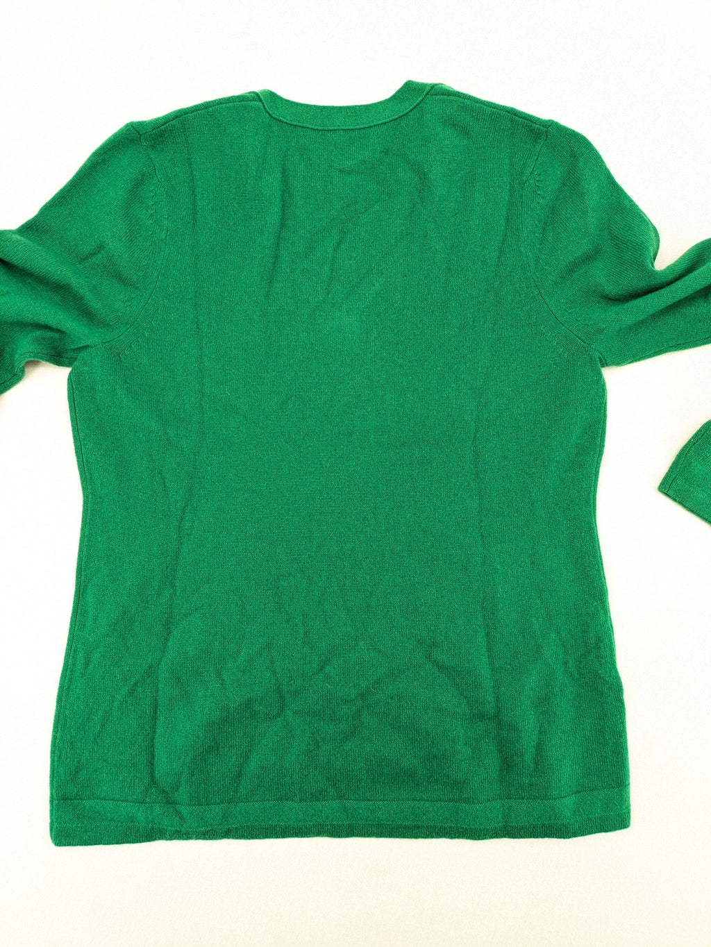 Pullover green cashmere turtle neck jumper with classic V-neck and long sleeves.