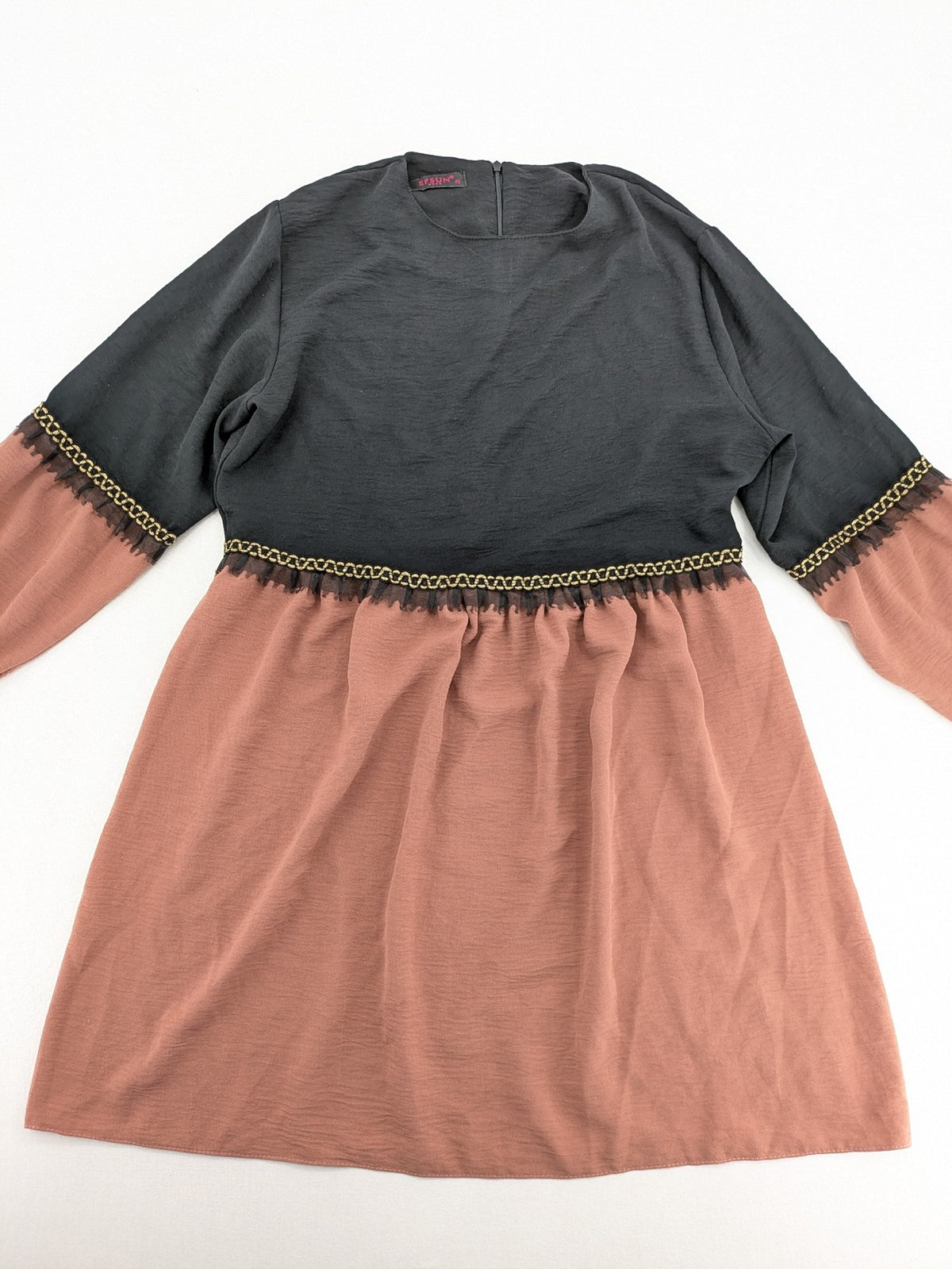 Efsun Moda grey and pink A-line dress with gold decorative chains and long balloon sleeves.
