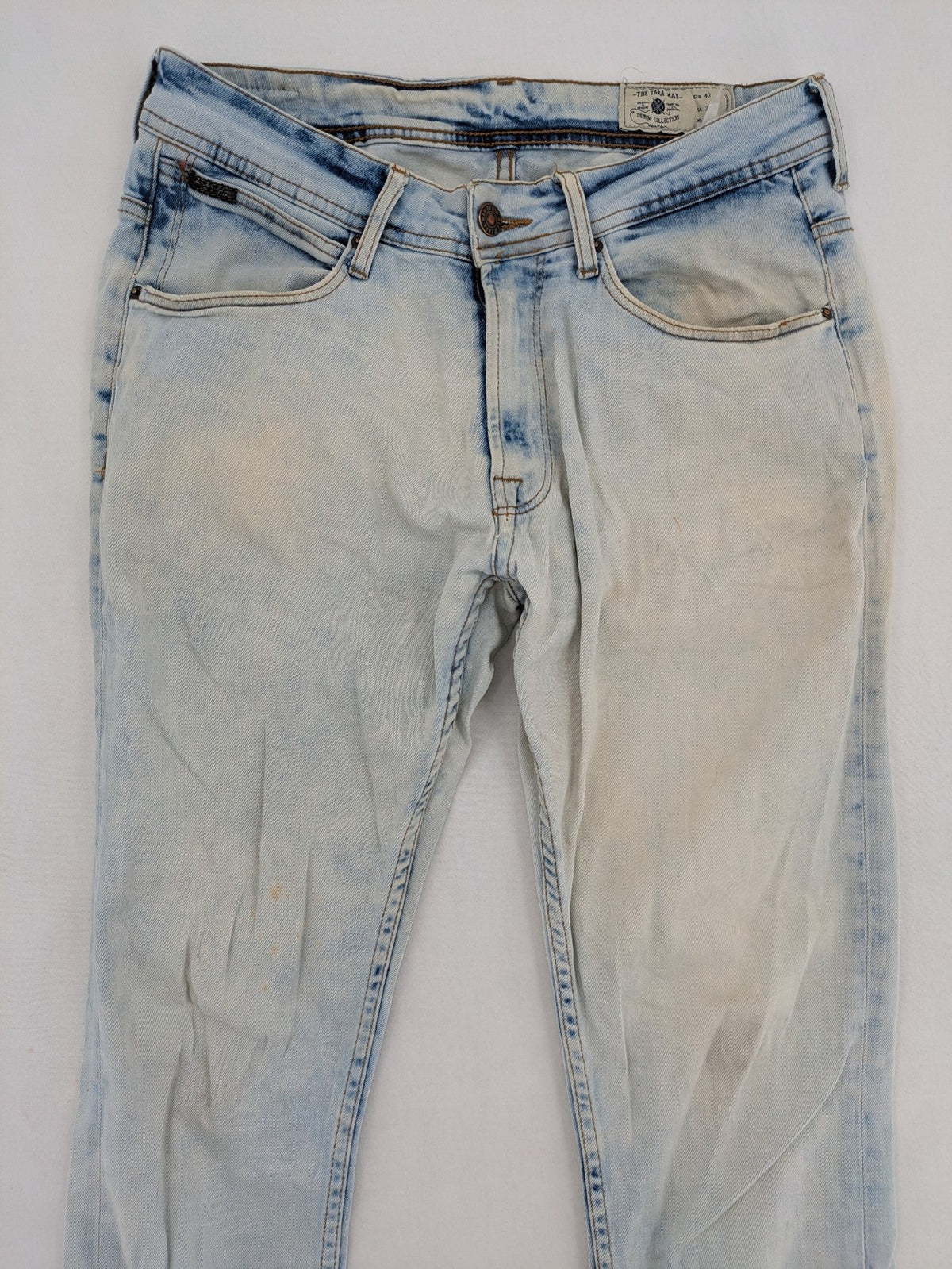Zara Man blue skinny jeans with acid wash and classic five-pocket design.