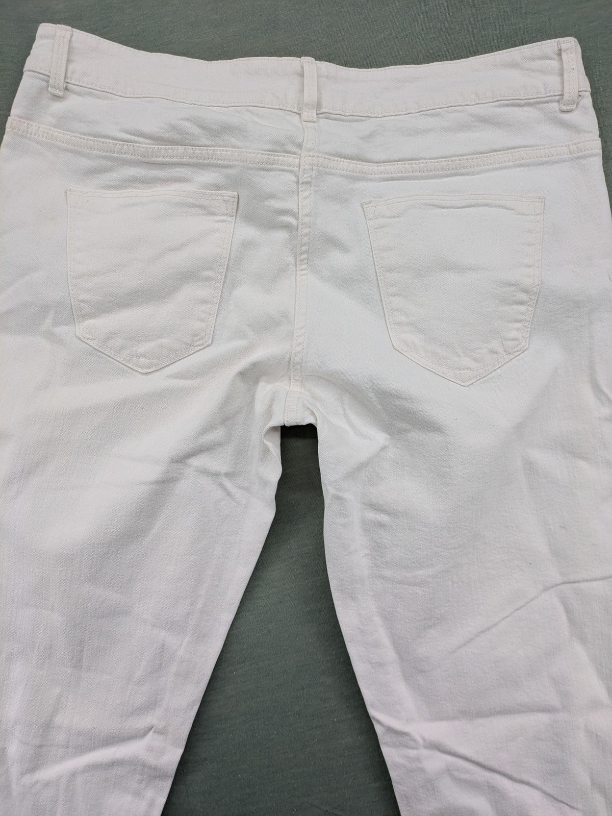 Blue Motion white tapered fit jeans with classic 5-pocket design and stretch cotton material.
