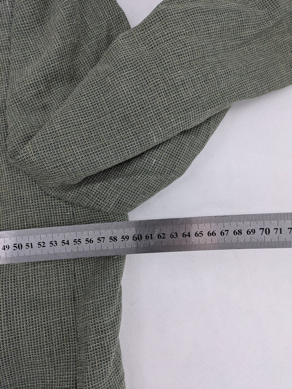 Traunsee Trachten green jacket with standing collar, decorative buttons, and premium wool-linen blend.