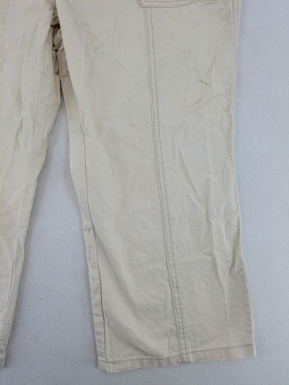Marco Pecci beige capri pants with prominent seam details and practical pockets.