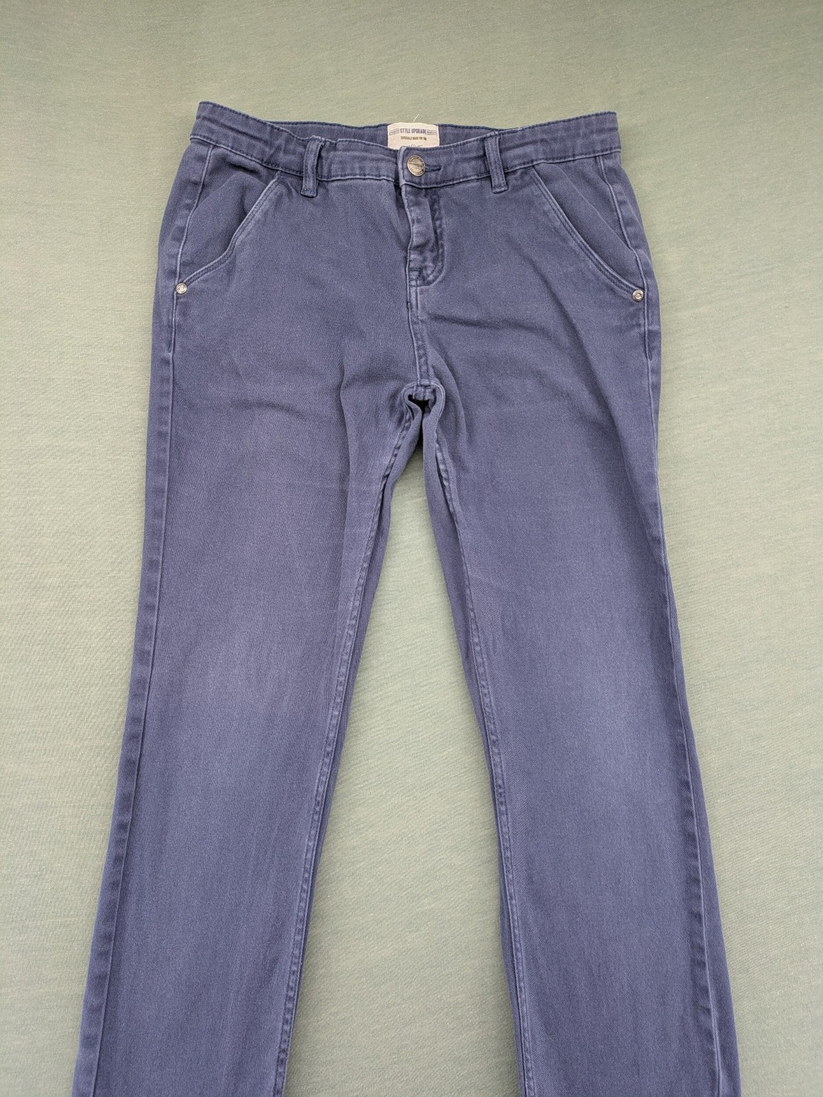 Baumwolle blue pants with adjustable waistband, classic zip fly, and front pockets.