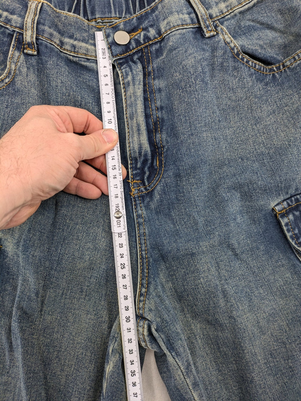Baggy blue straight jeans wide leg with cargo pockets and elastic waistband.