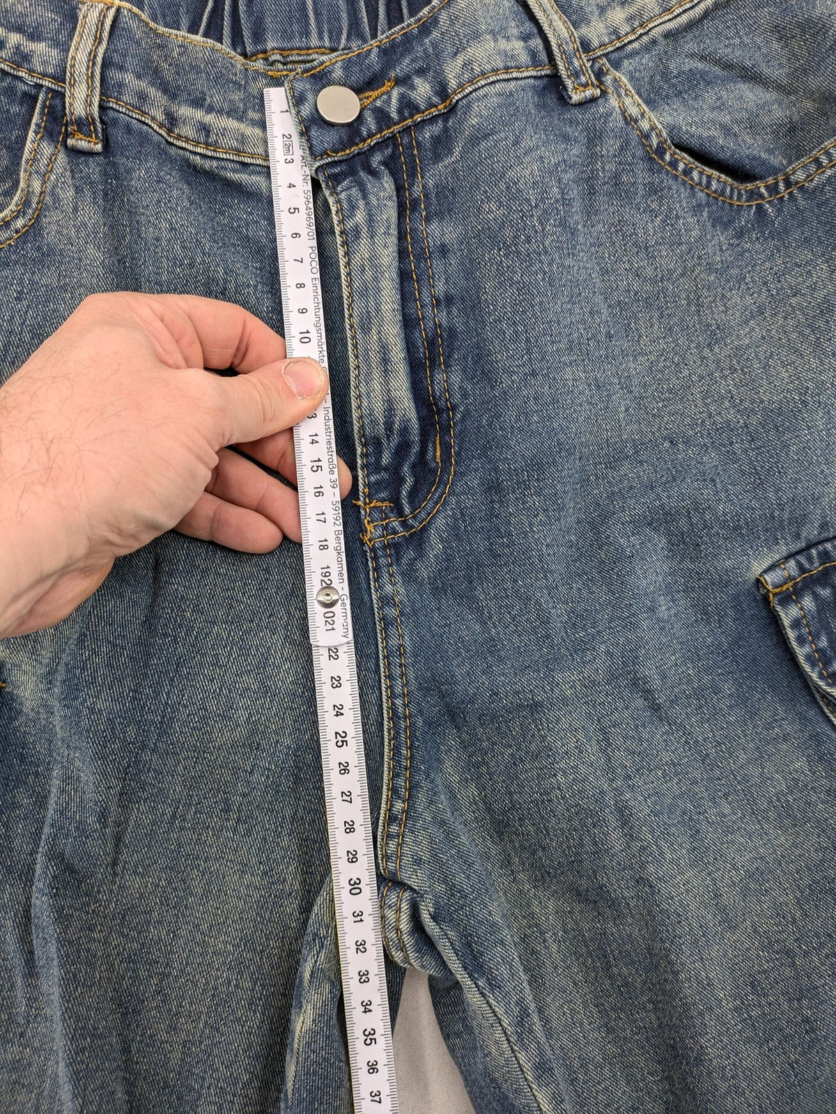 Baggy blue straight jeans wide leg with cargo pockets and elastic waistband.