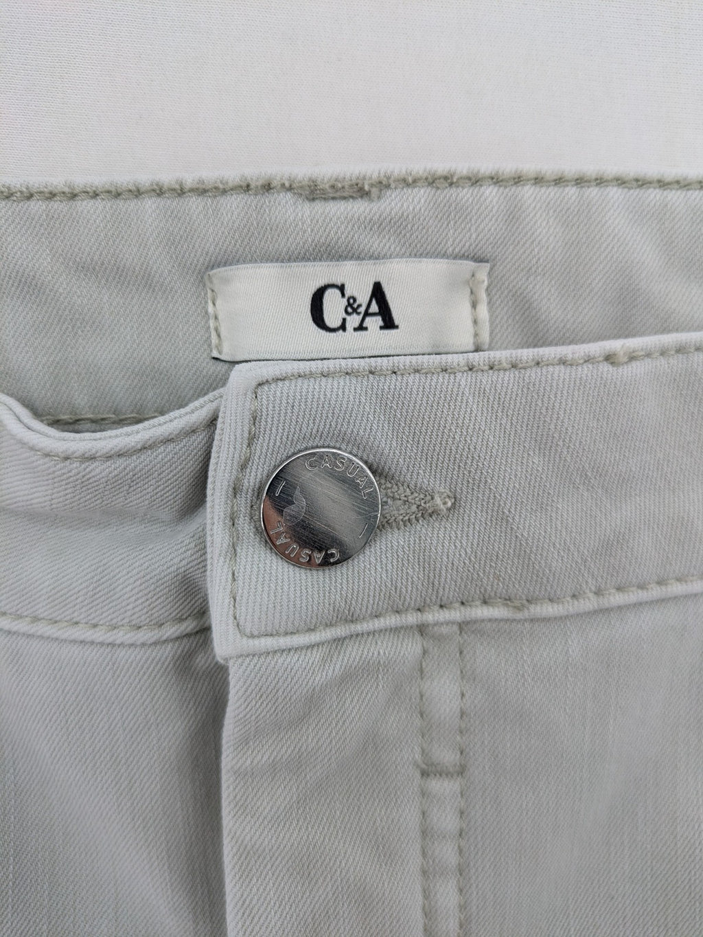 C&A grey slim fit straight jeans with classic 5-pocket design and zipper.