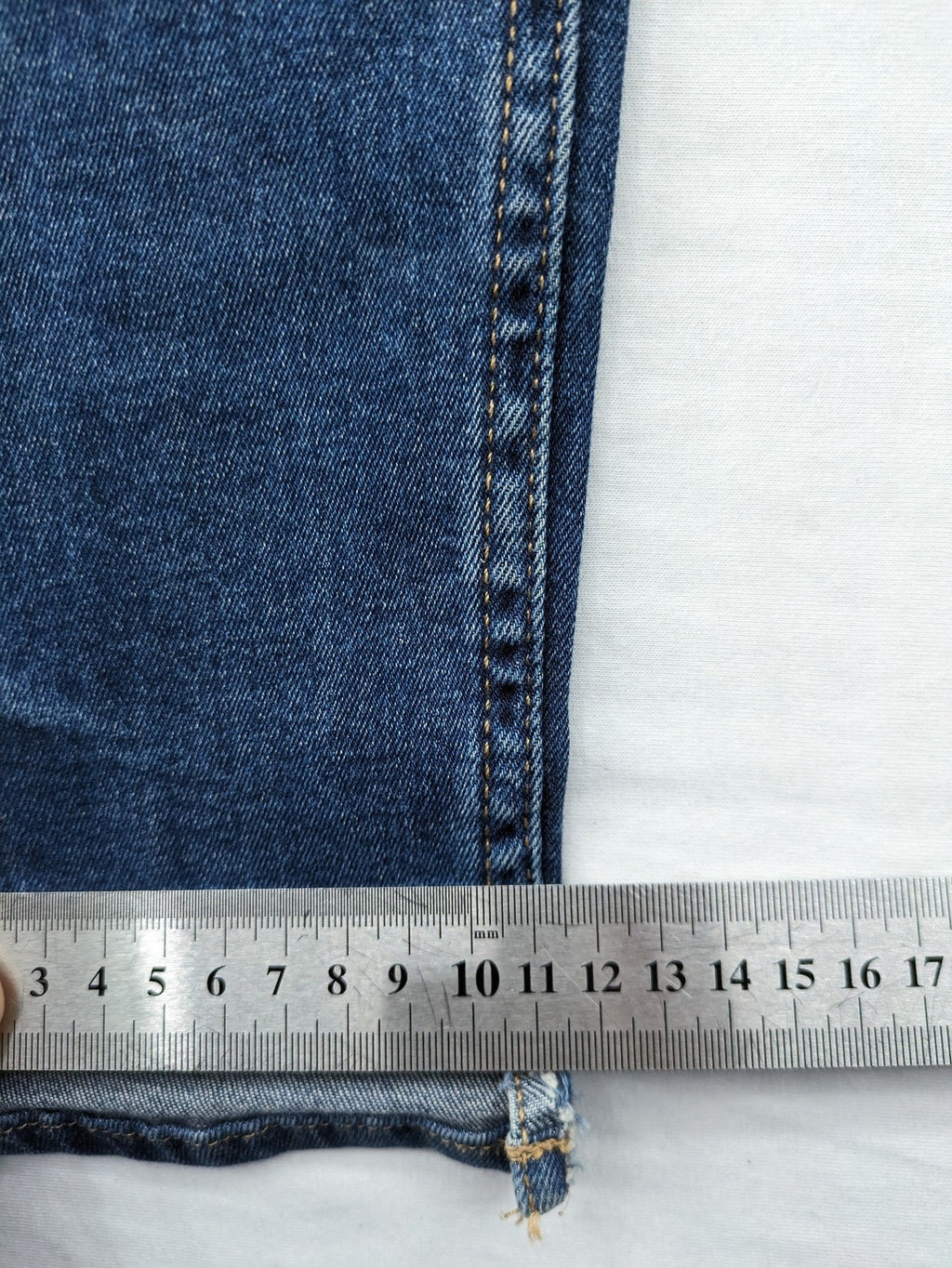 Zara Basic blue skinny jeans with destroyed knee details and frayed hem.