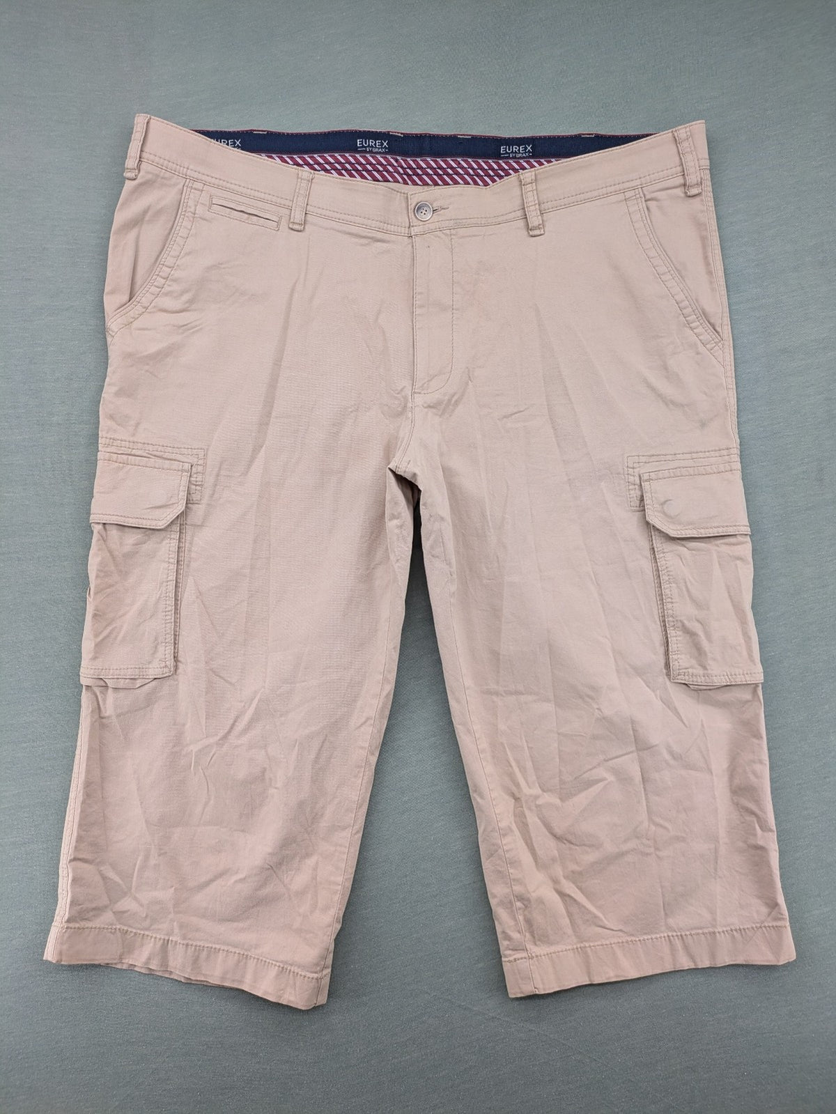 BRAX beige cargo shorts regular cut cotton with multiple pockets and classic design