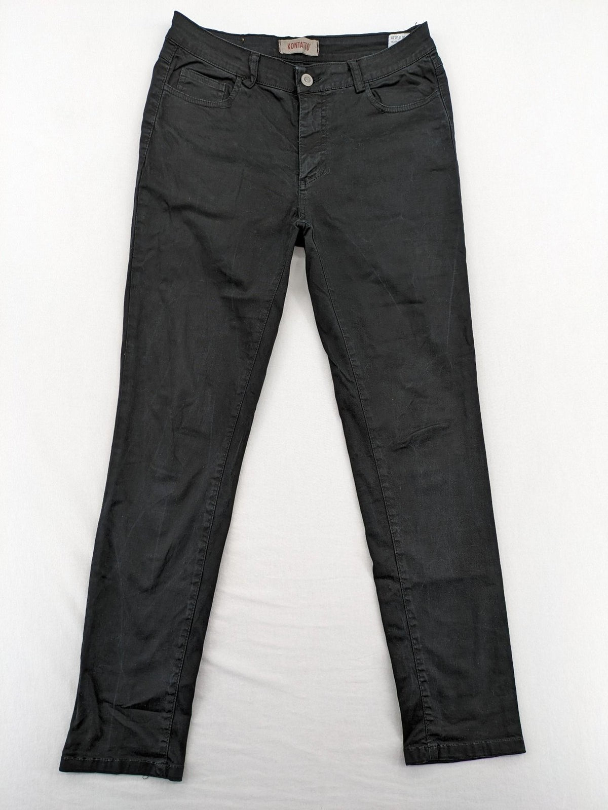 Kontatto pink straight jeans 5-pocket design with stretch material and slim fit.