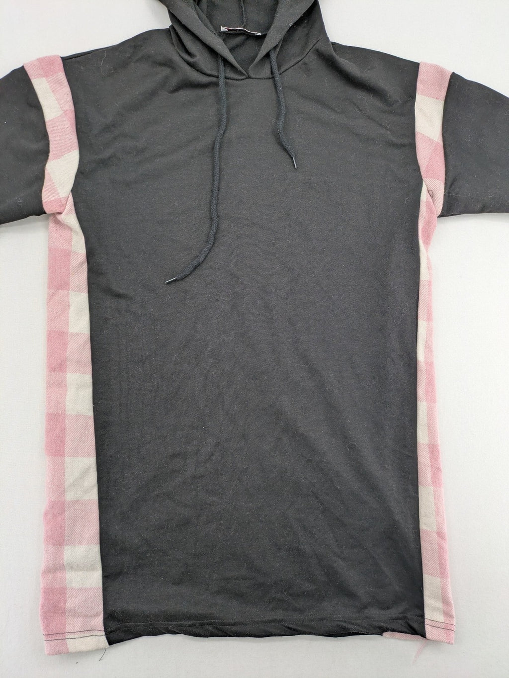 L'ange pink hoodie dress with black body and contrasting pink-white checkered panels.