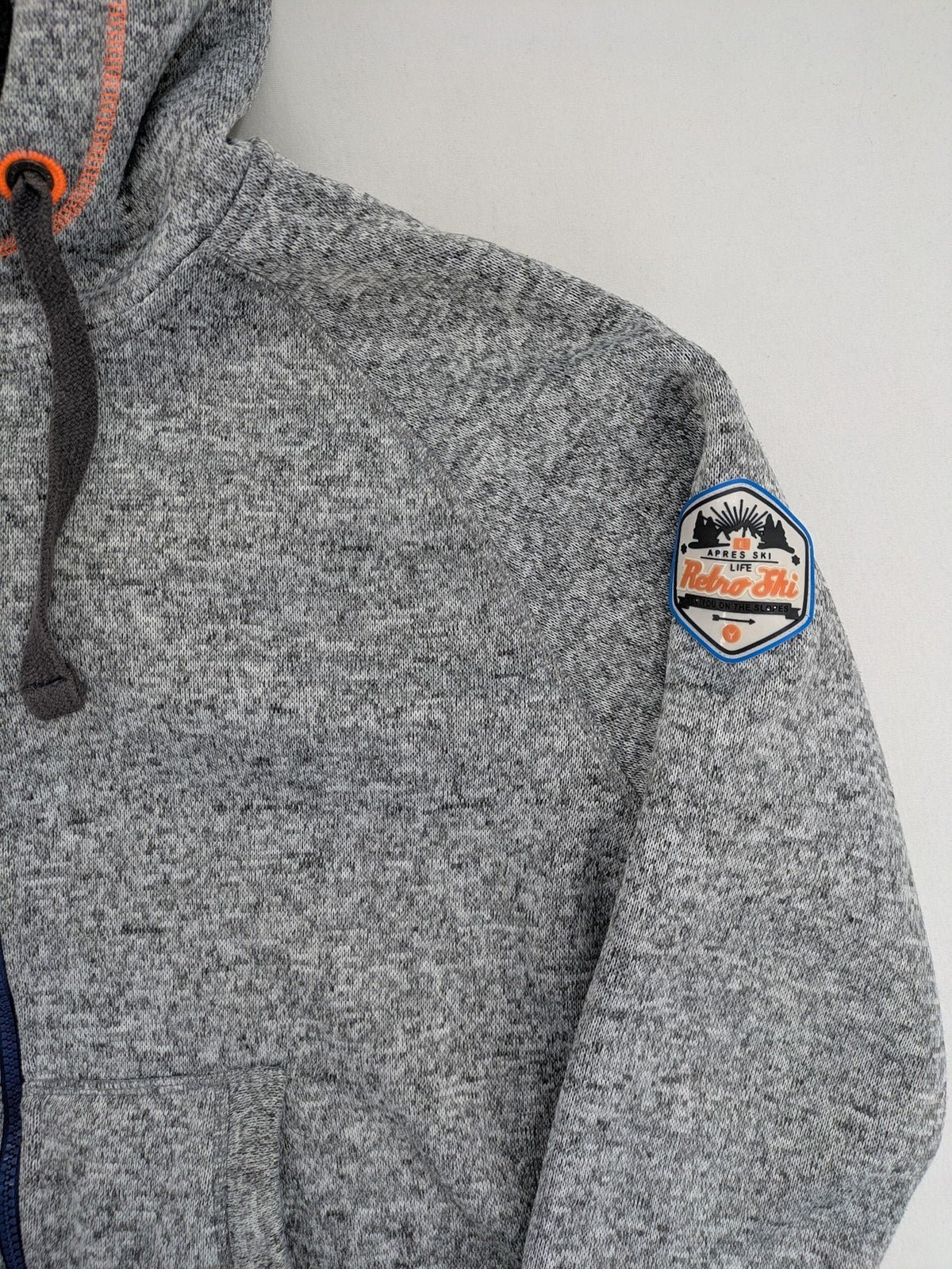 Angelo Litrico grey hoodie with teddy fleece lining, adjustable hood, and retro ski patch.